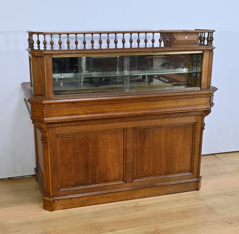 Oak apothecary counter – 1920
