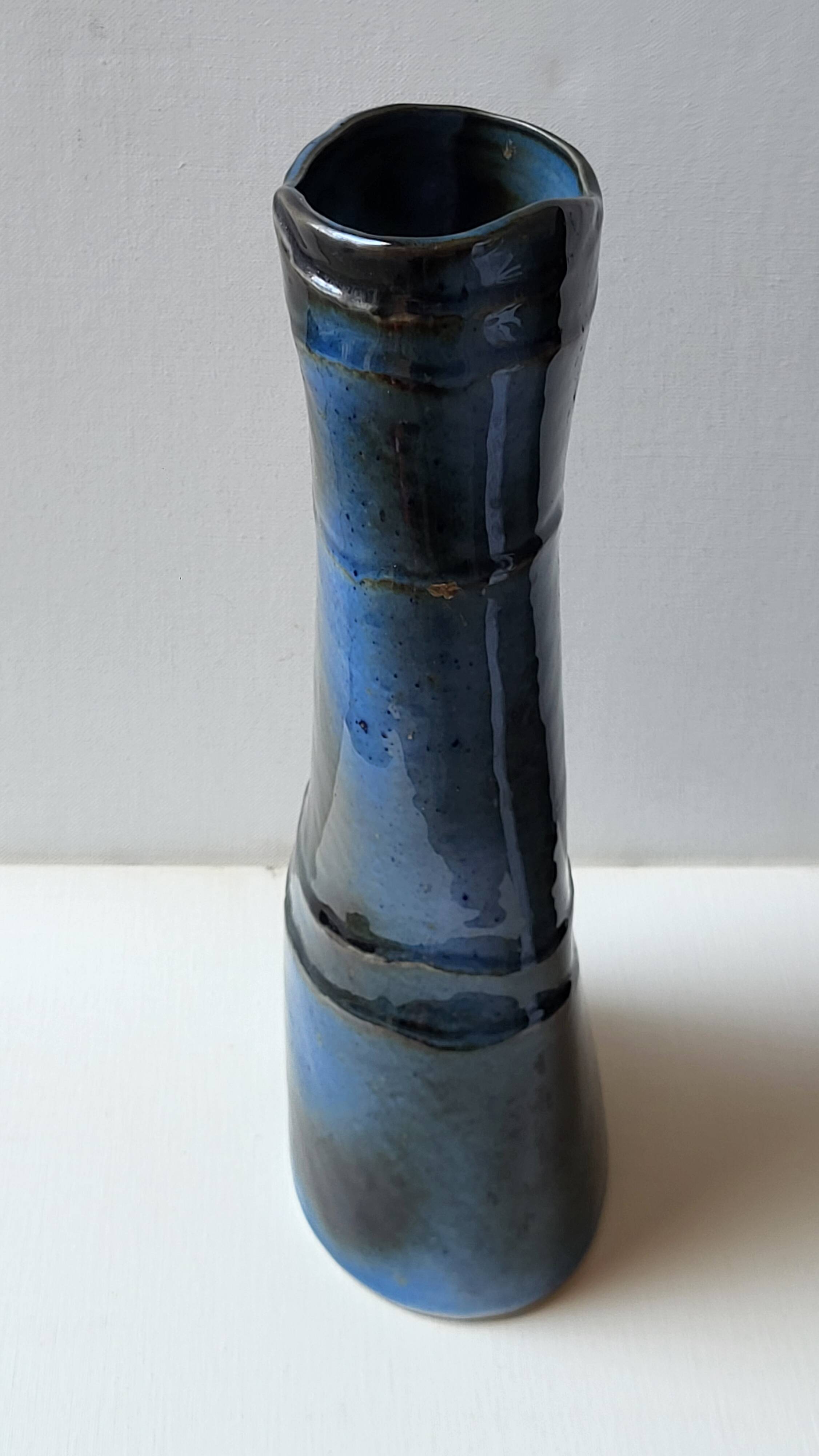 Virebent ceramic vase