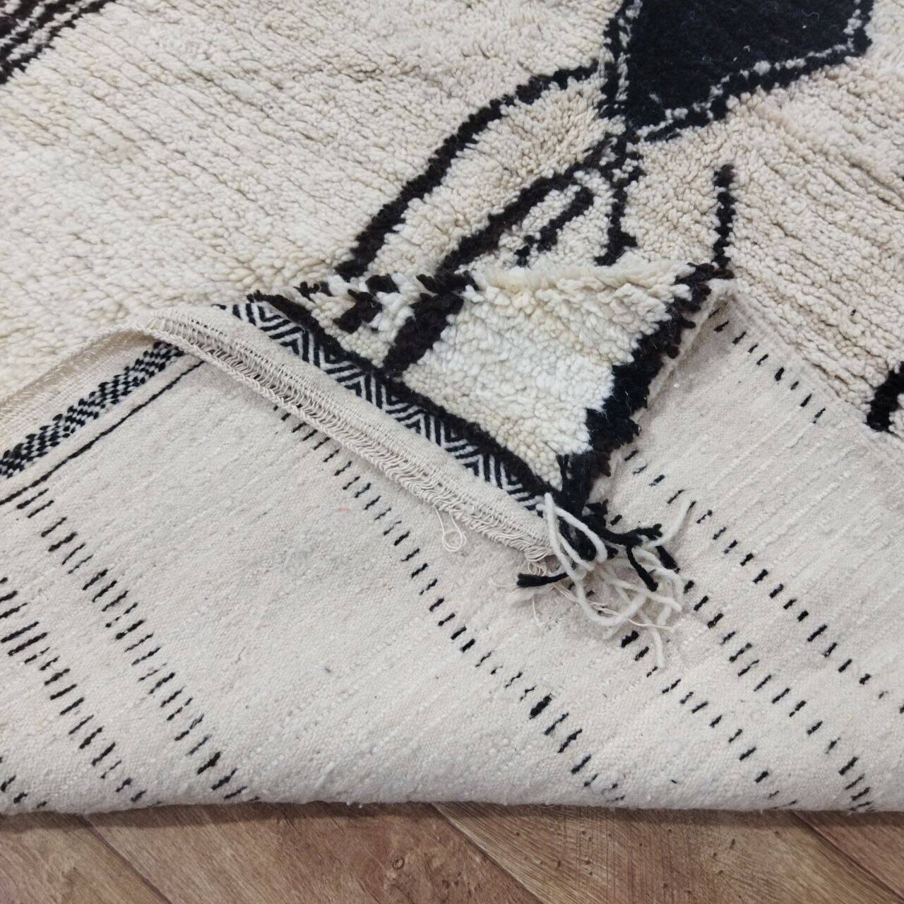 Handmade wool Berber rug 176x152cm