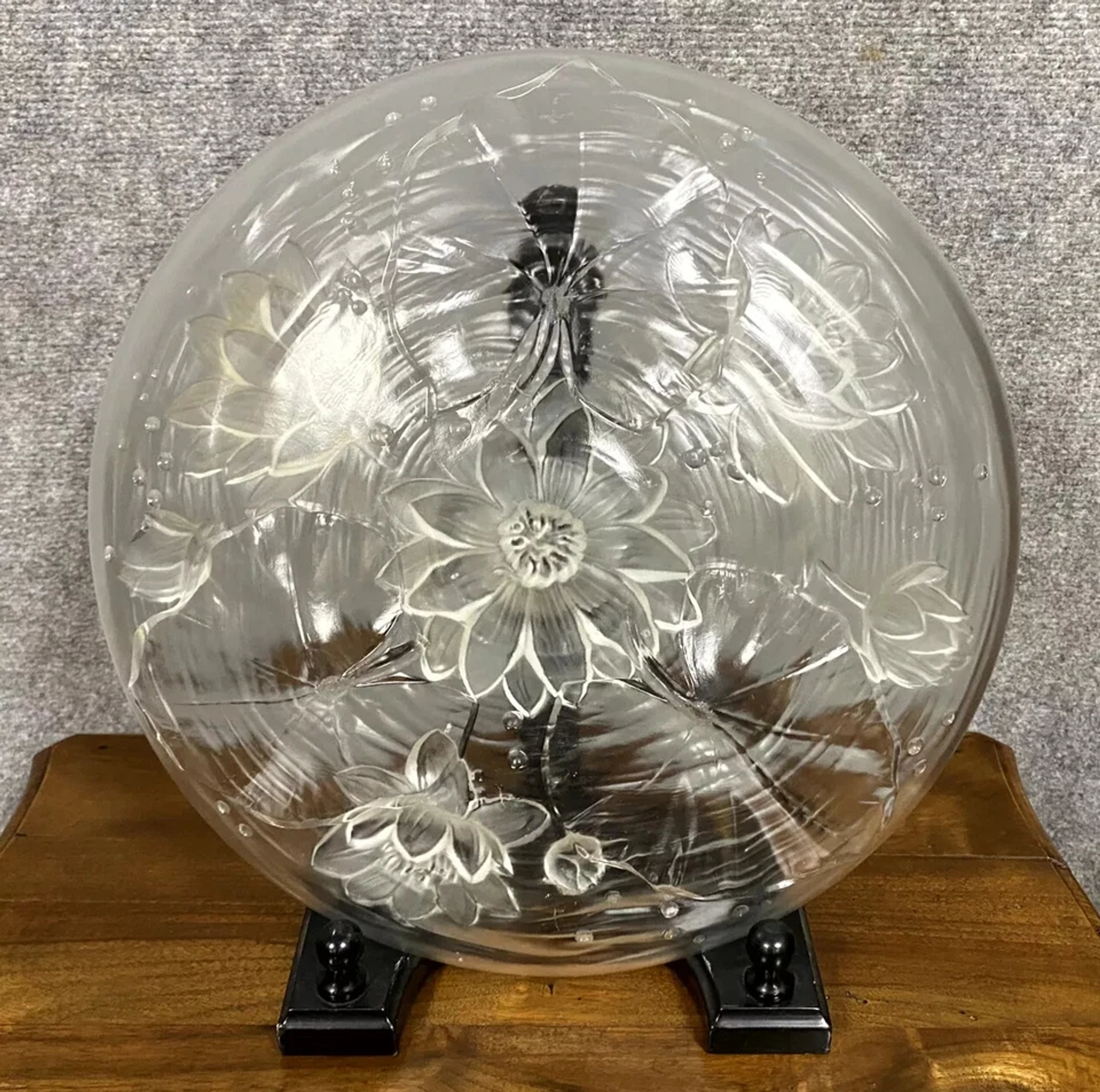 Verlys France: large Art Deco sunflower bowl in pressed glass