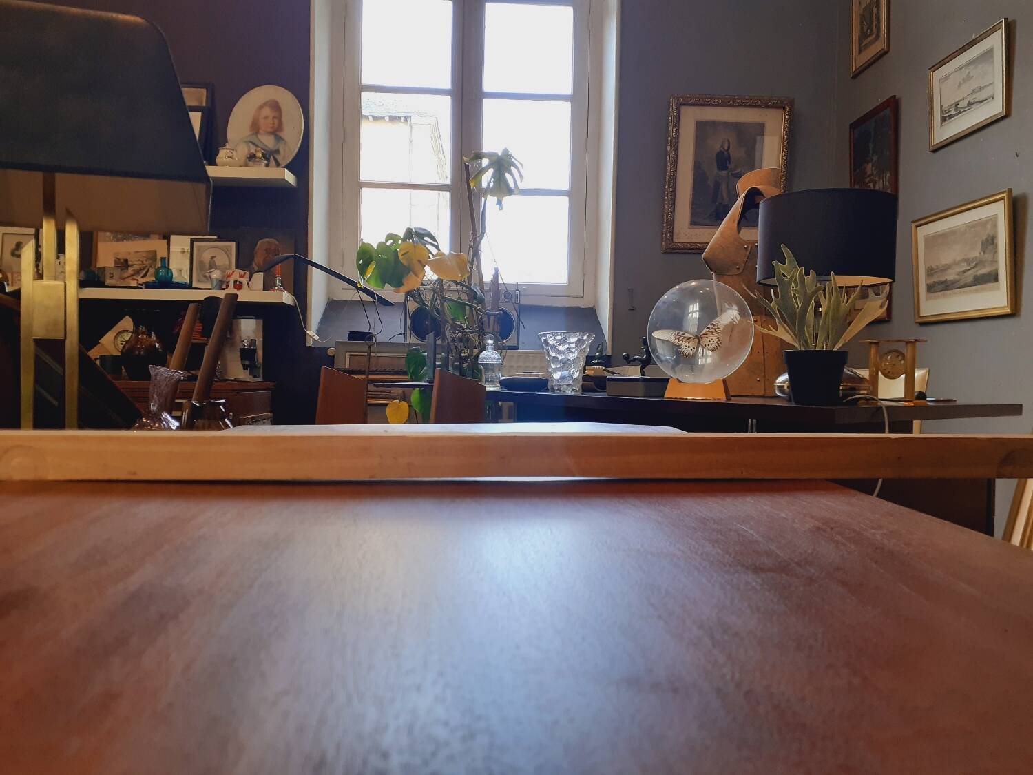 Art Deco wooden console from the 1920s.