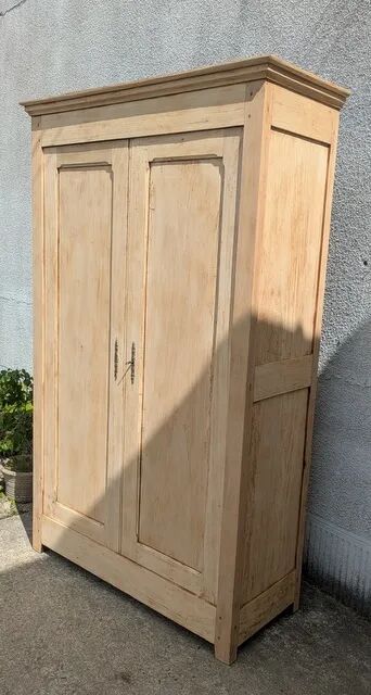 Natural wood wardrobe