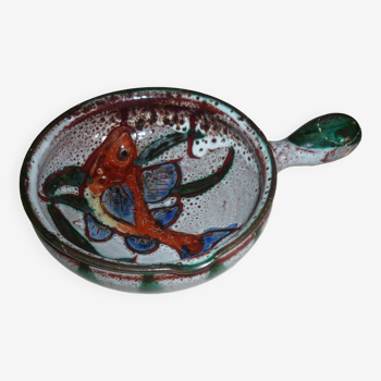 Frying pan with fat lava and ceramic fish decor