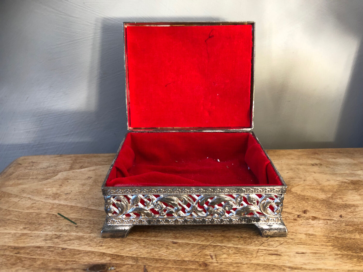 Silver metal jewelry box