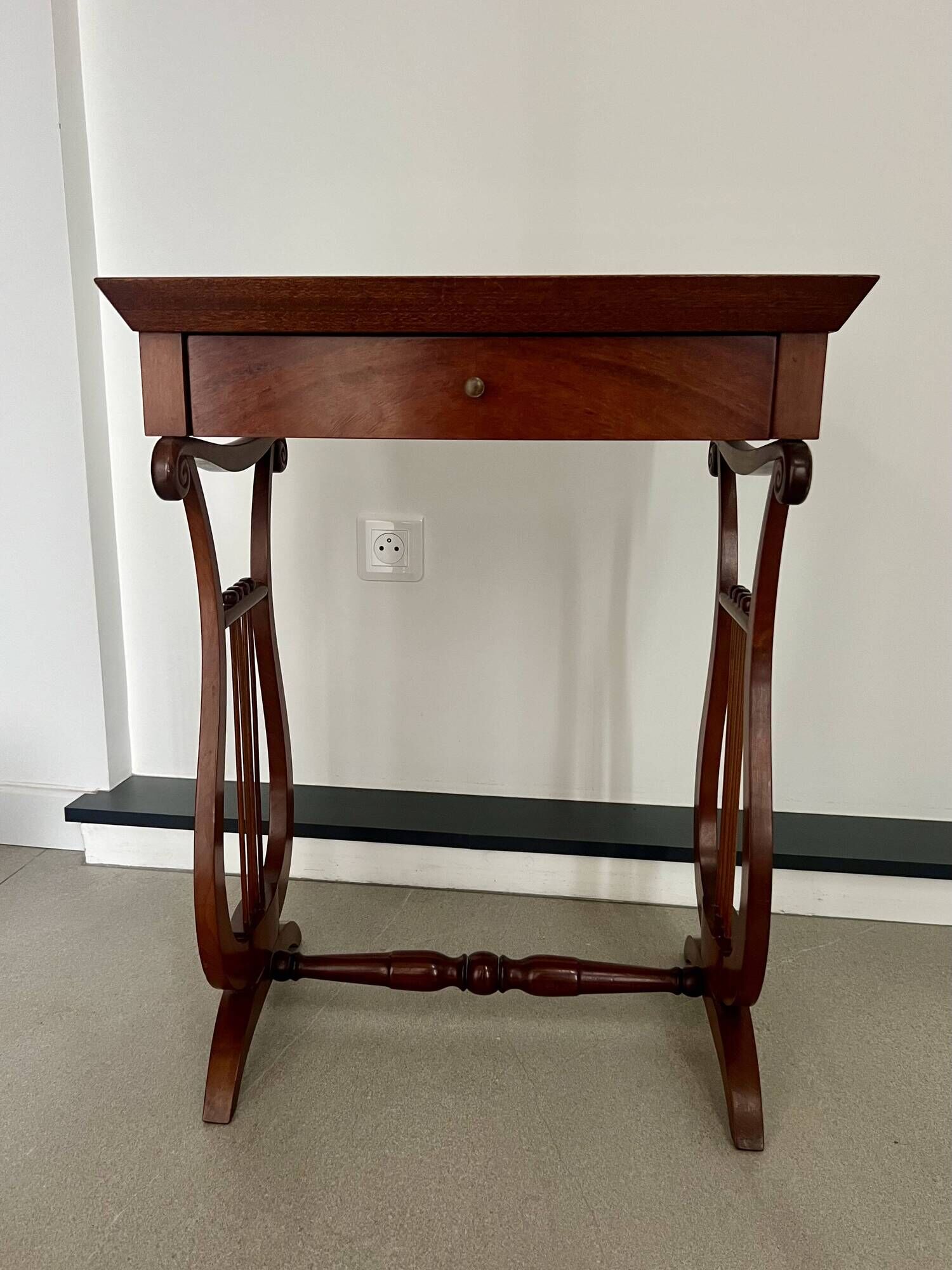 Ancienne Table d'appoint Table de nuit Petit meuble avec tiroir