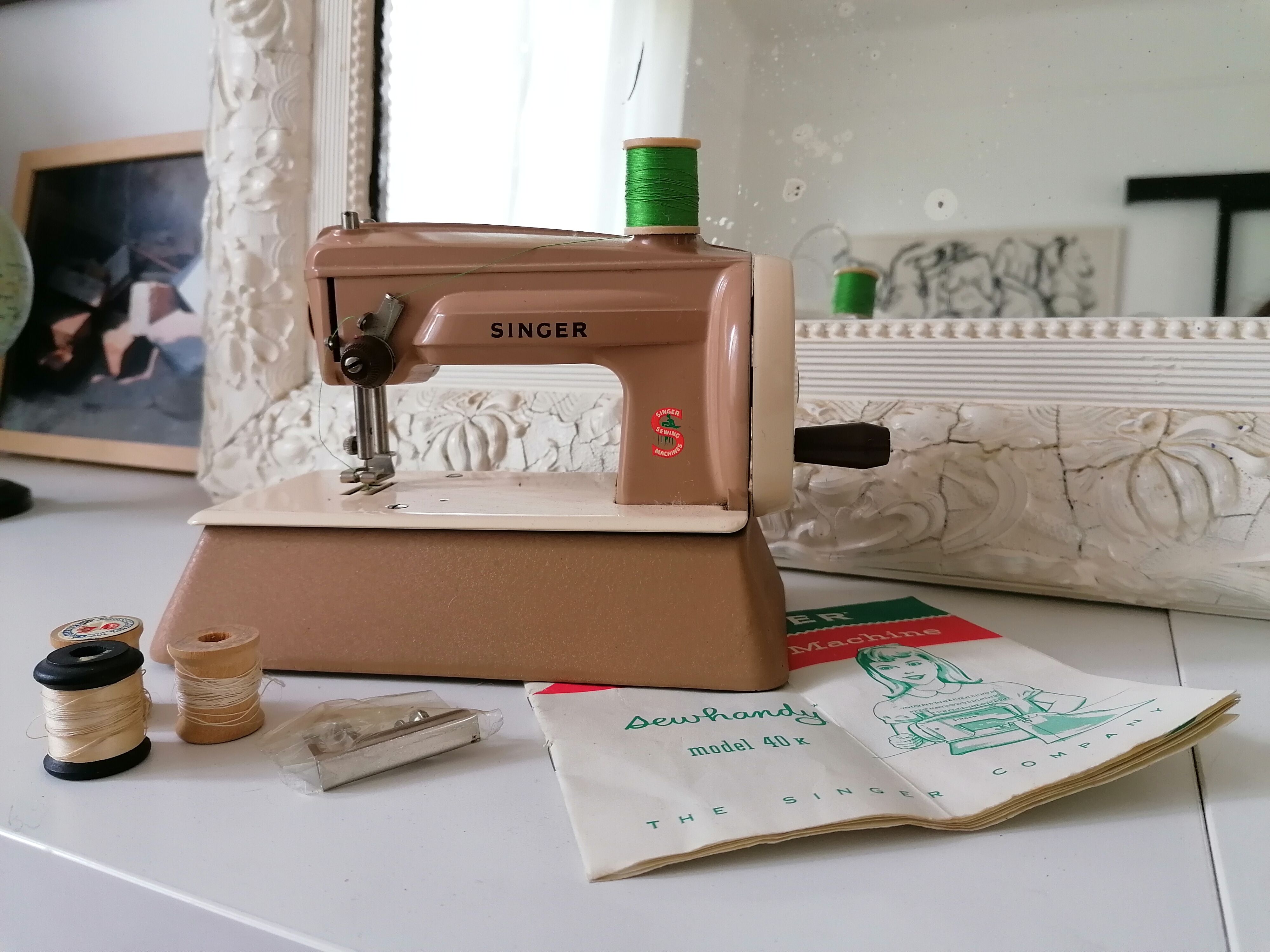 Small sewing machine singer vintage child