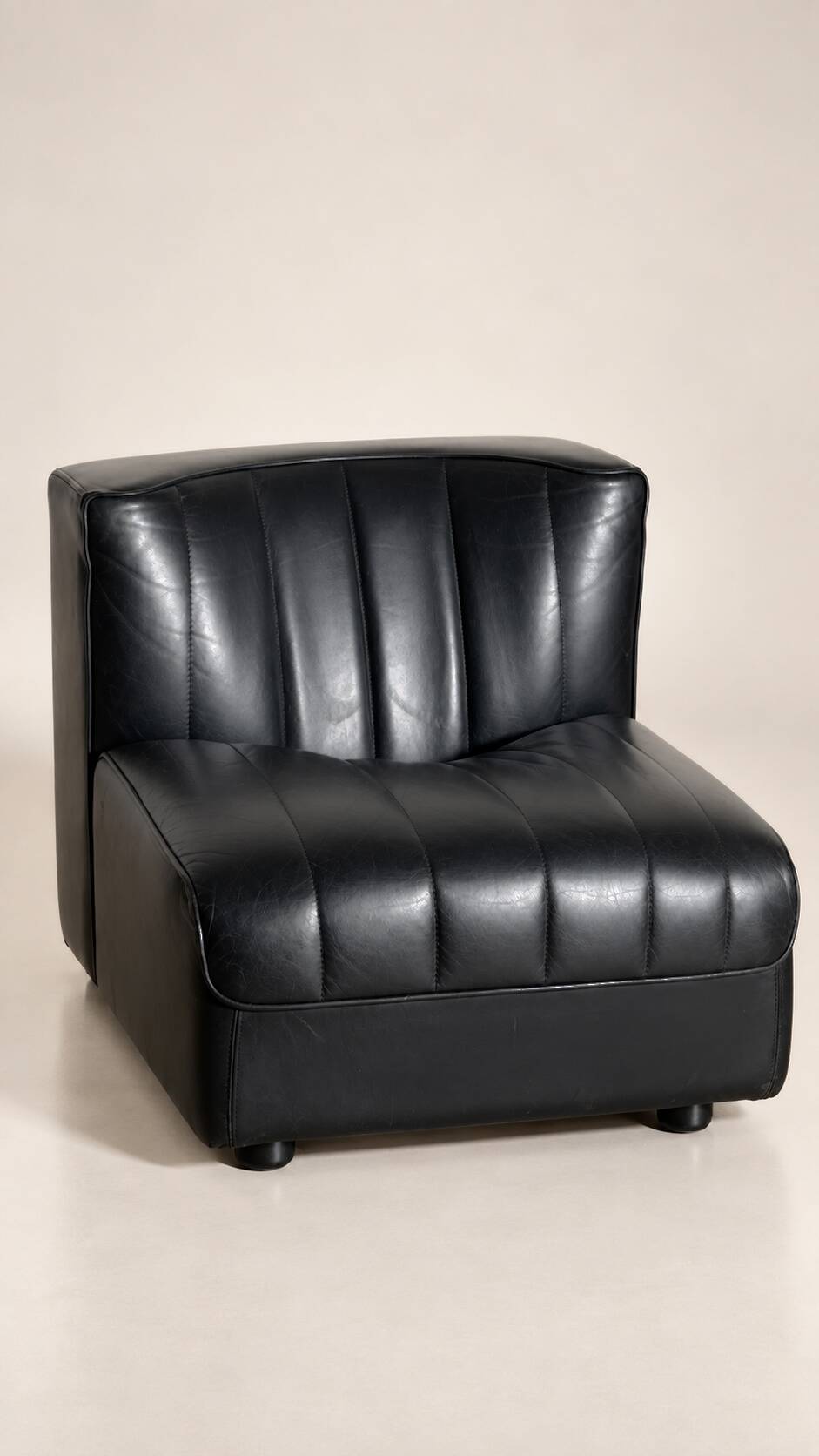 Modular black leather sofa '9000' by Tito Agnoli