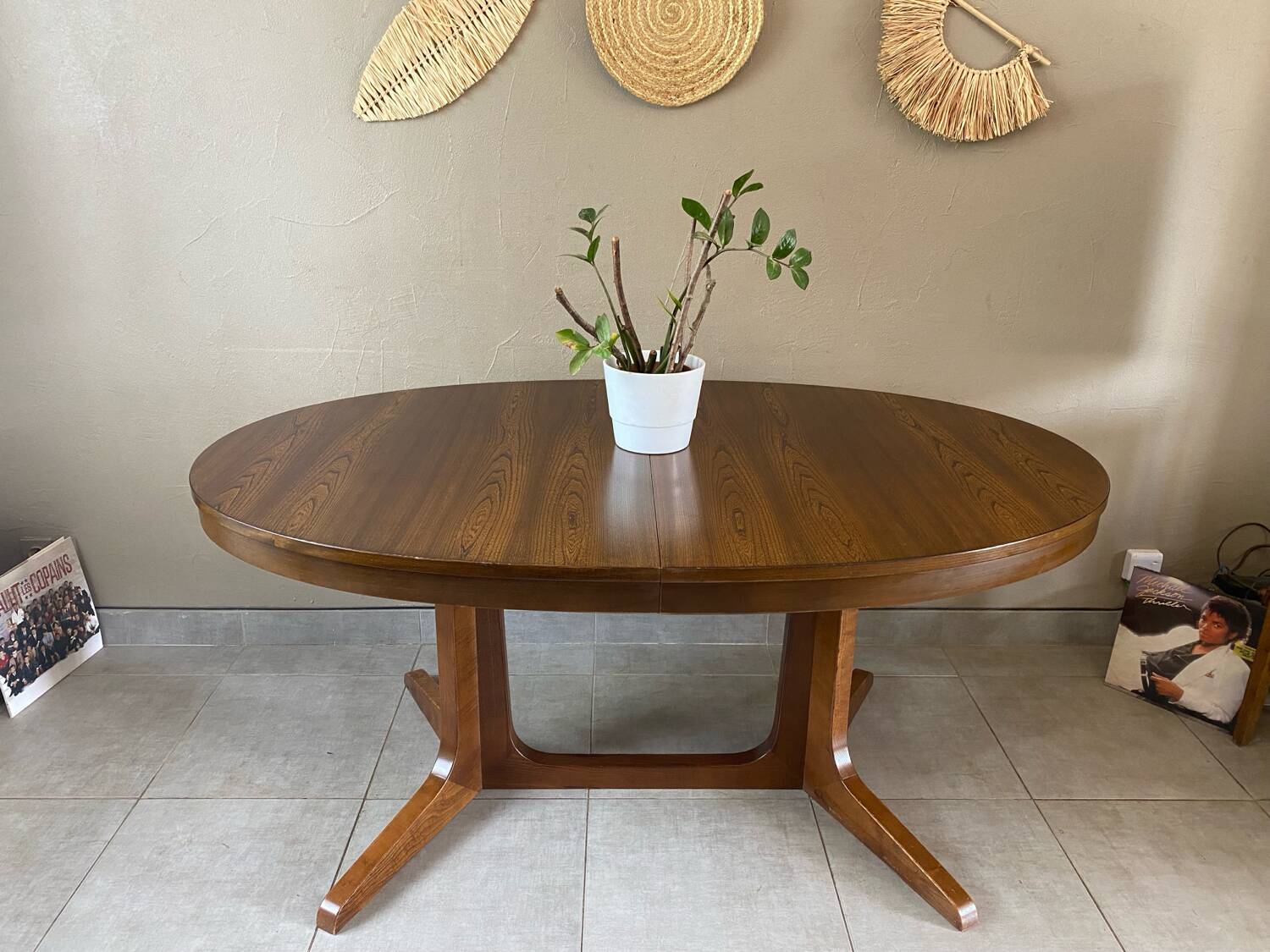 Vintage oval Baumann table
