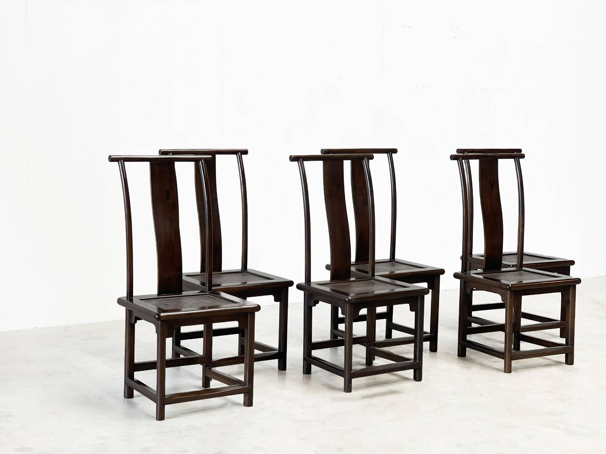 Set of six elegant oak dining chairs