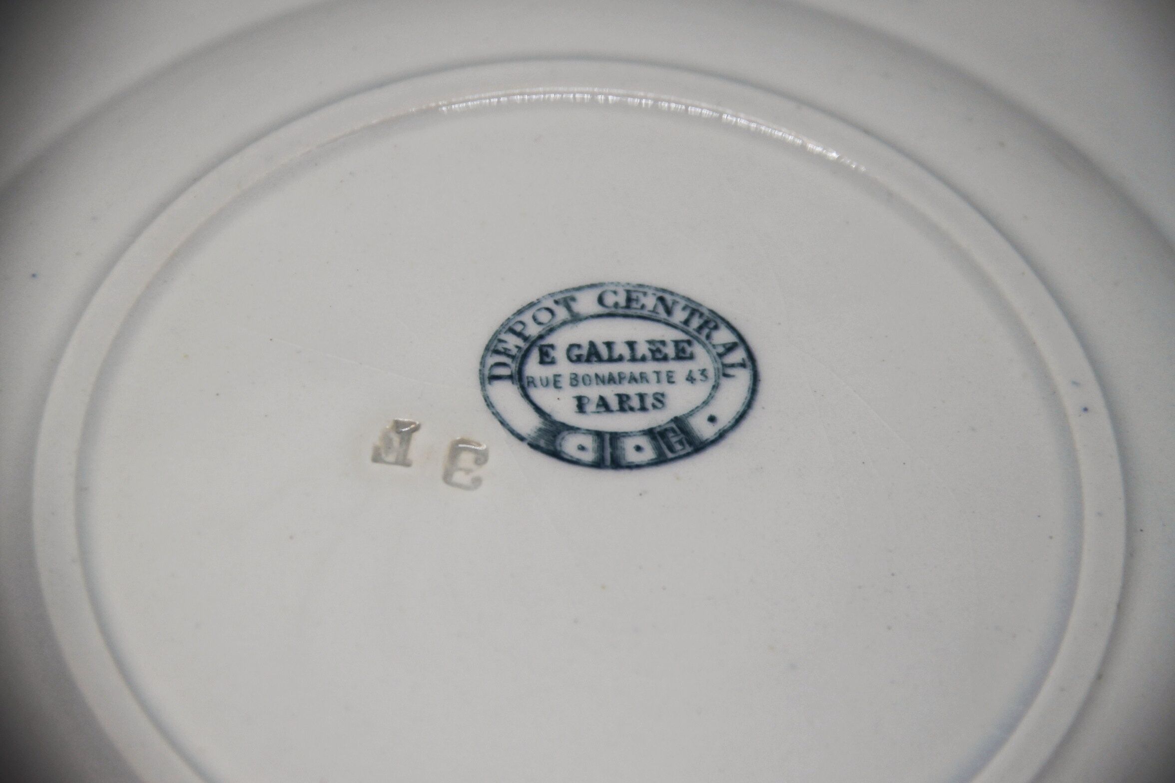 Assorted 3 dessert plates, terre de fer