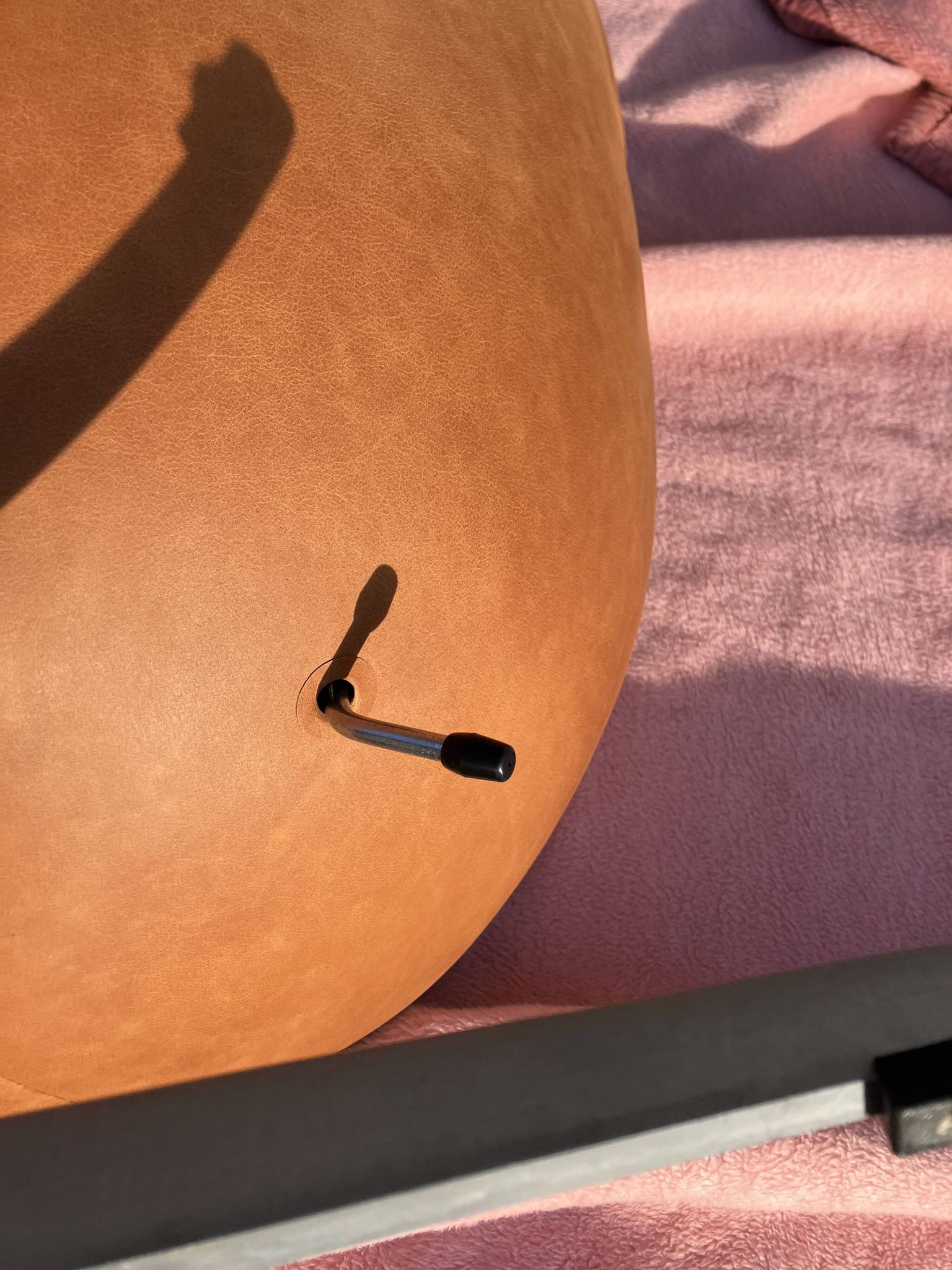 Original Fritz Hansen Egg chair from 1983 in perfect condition, new!! Rustic Cognac Camel Leather