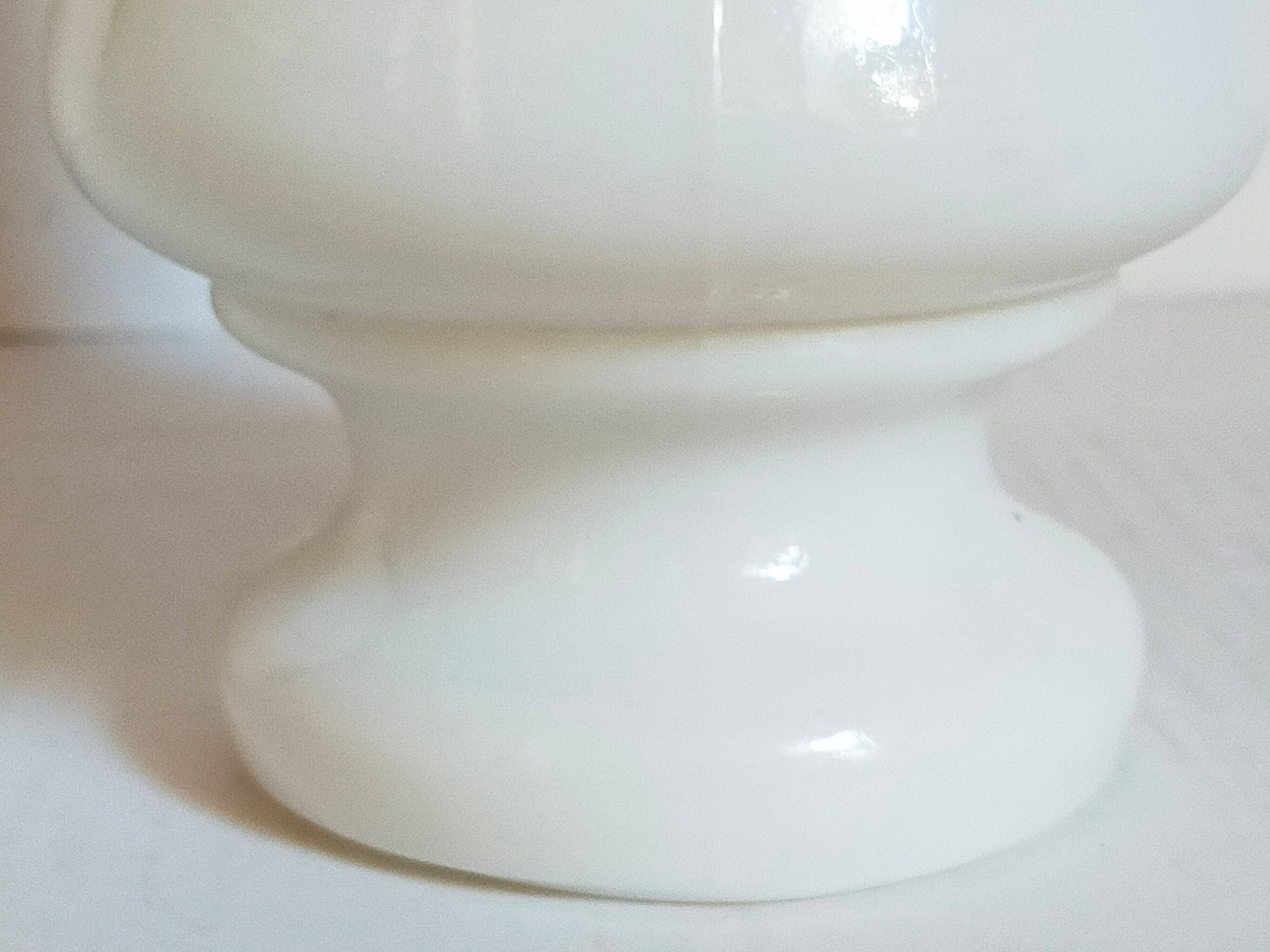 Vase en opaline sur pied début XXème