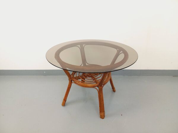 Table basse ronde vintage en verre fumé et rotin des années 70