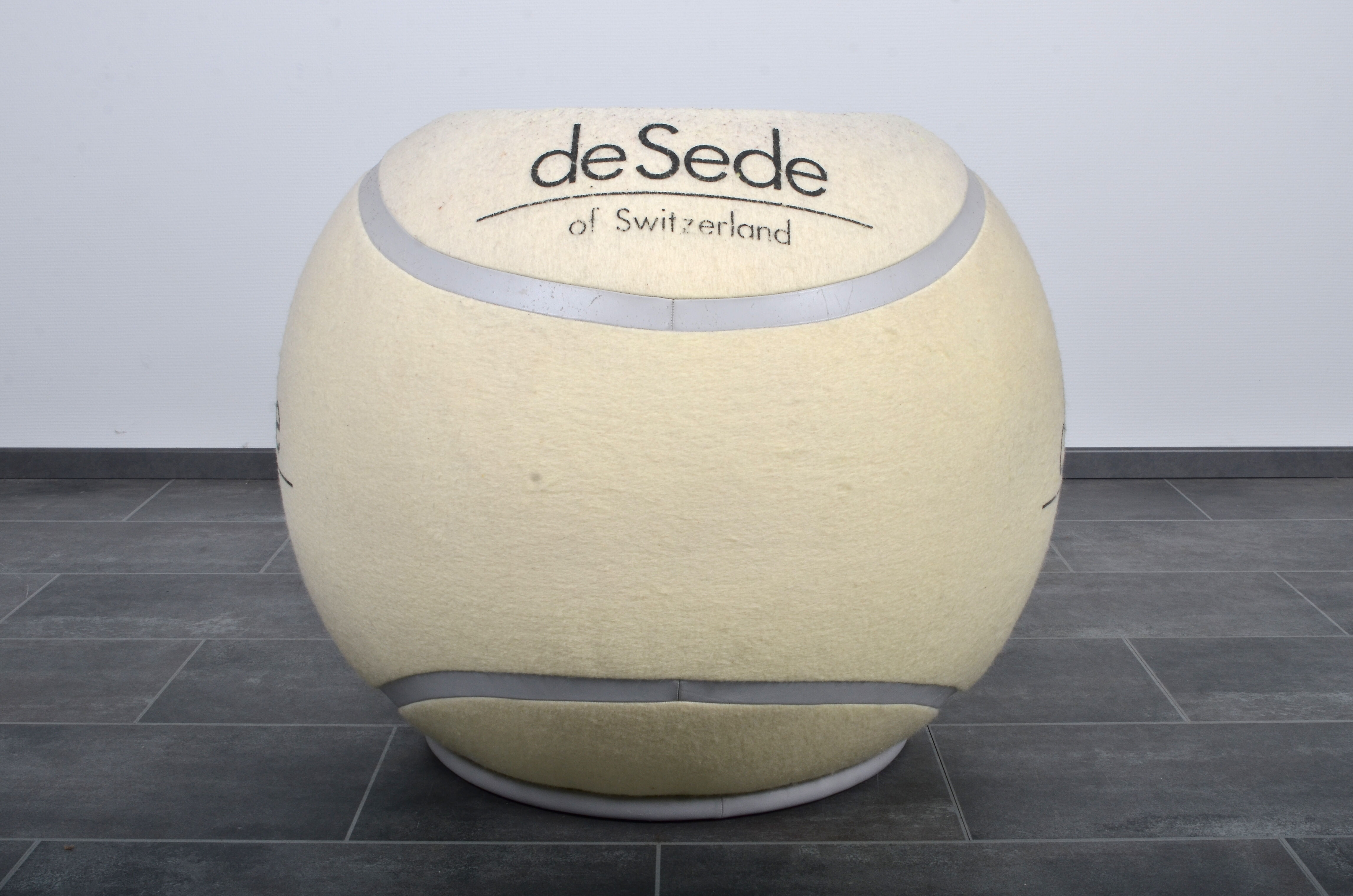 De Sede DS9100 tennis ball chair with chaor