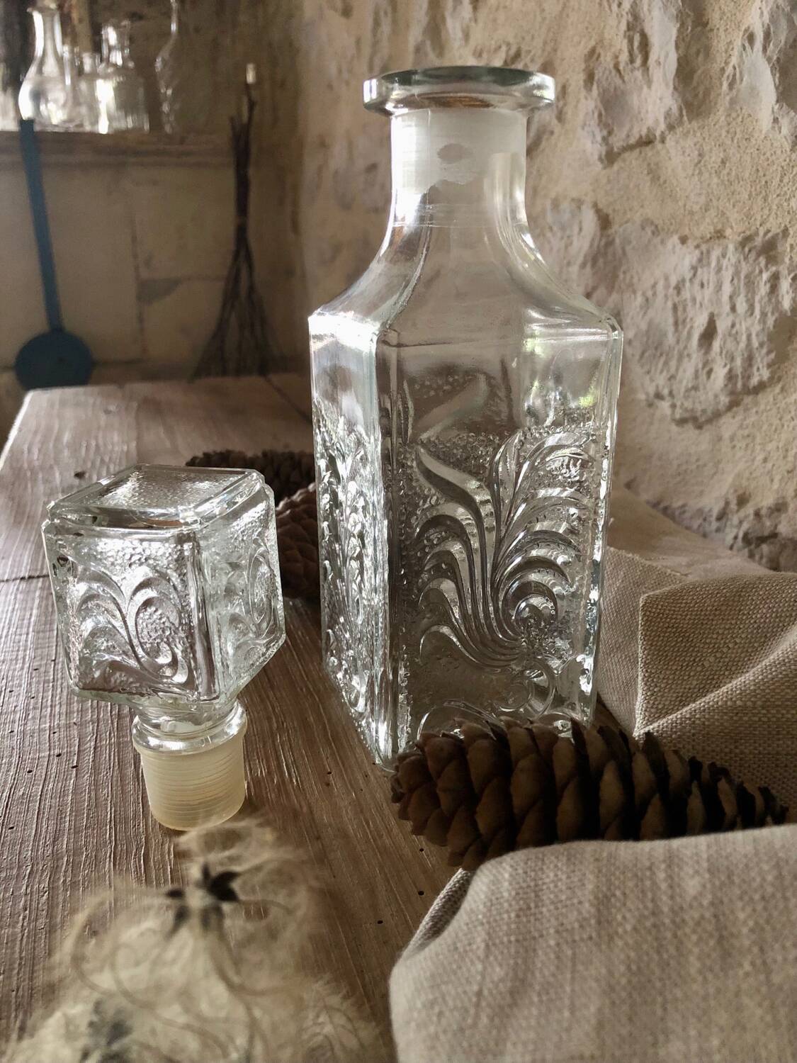 Glass spirits decanter