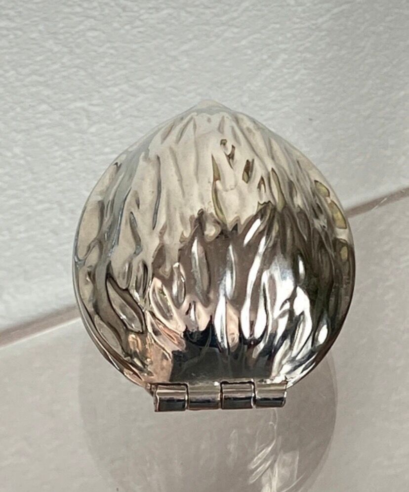 Nutcracker in the shape of a nut in silver-plated metal.