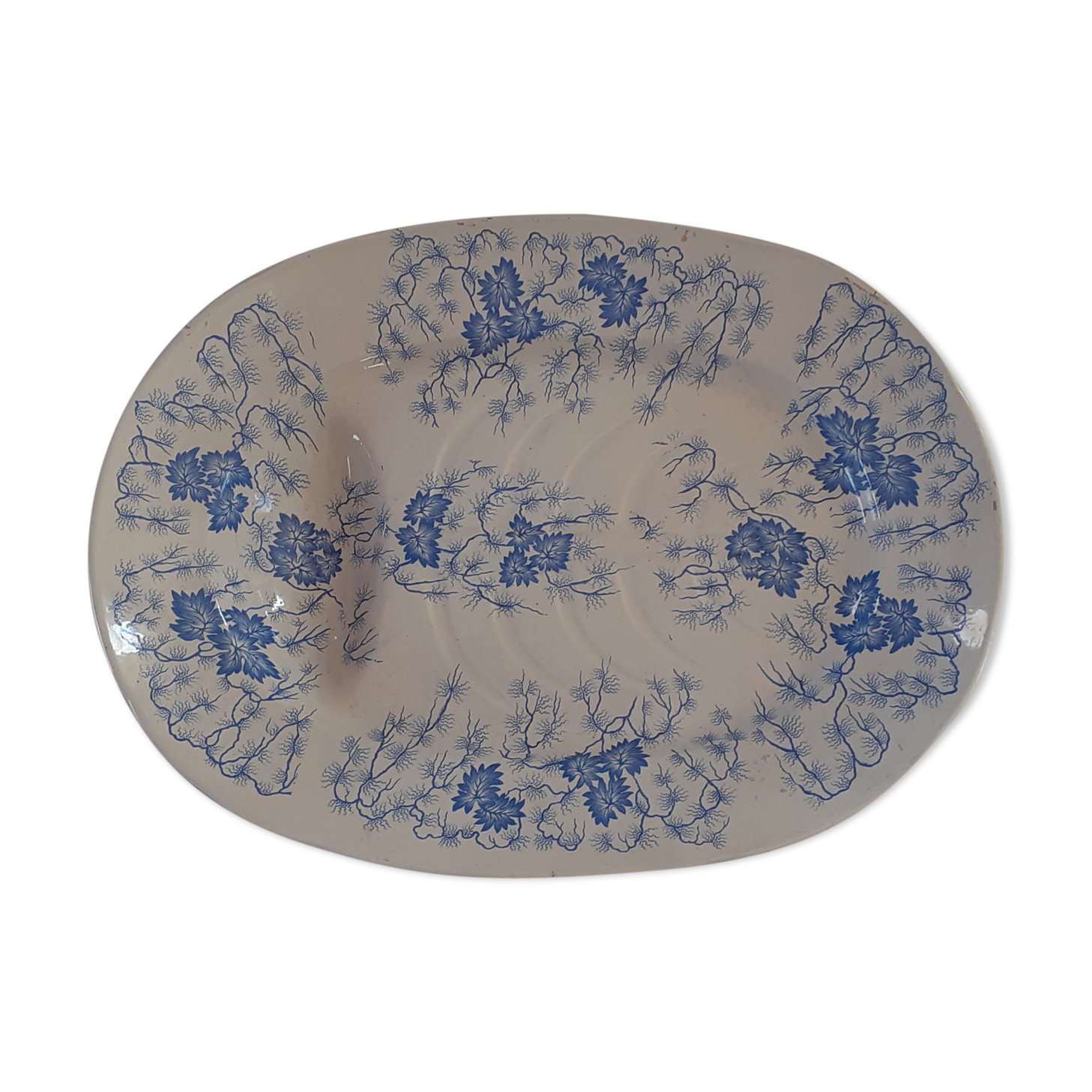 Plat en faïence de Creil Monterau
