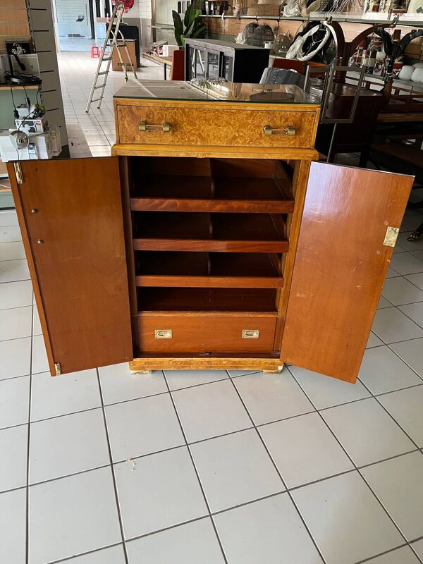 Meuble en loupe d’orme