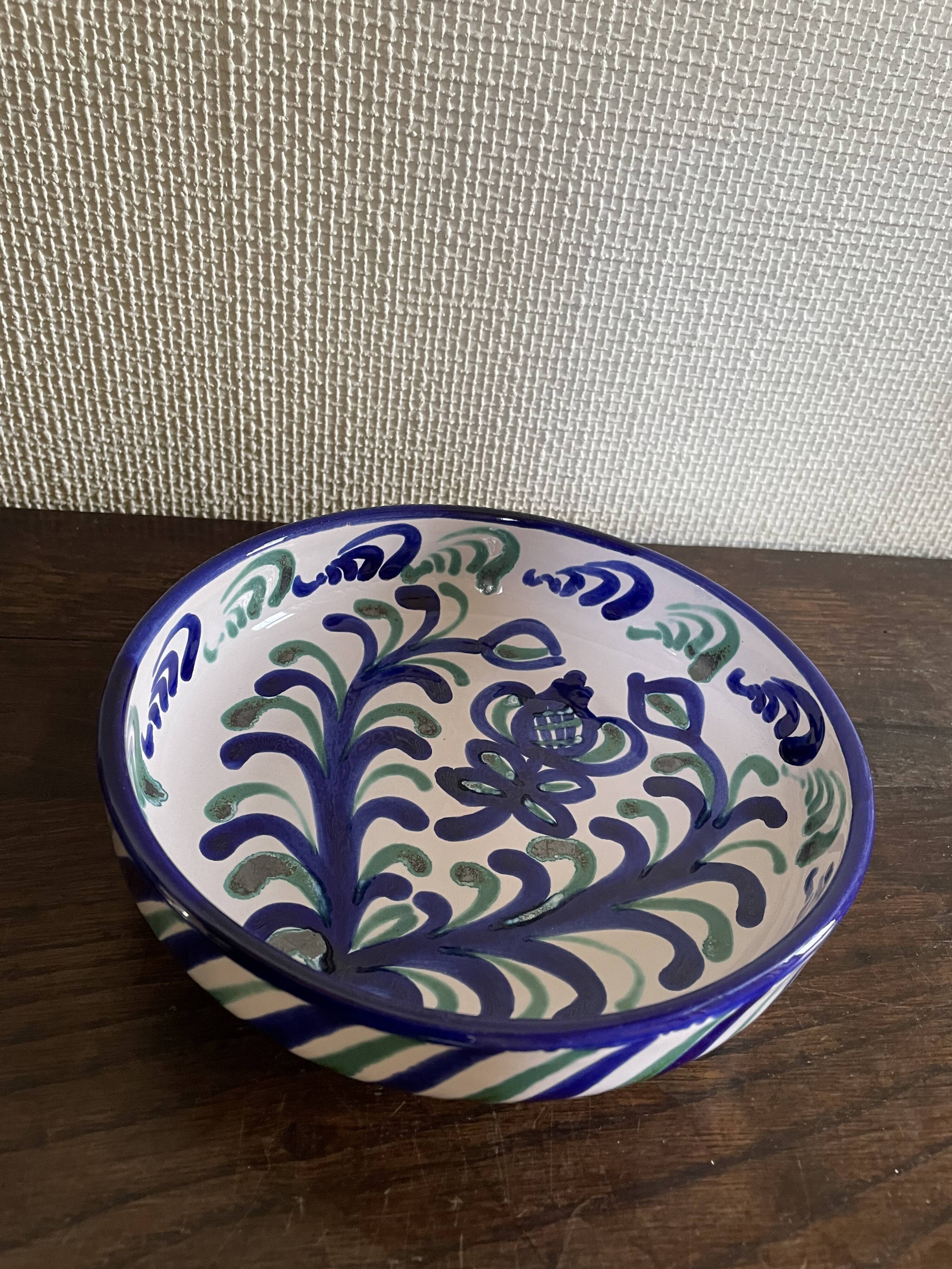 Hollow plate in ceramic from Granada.