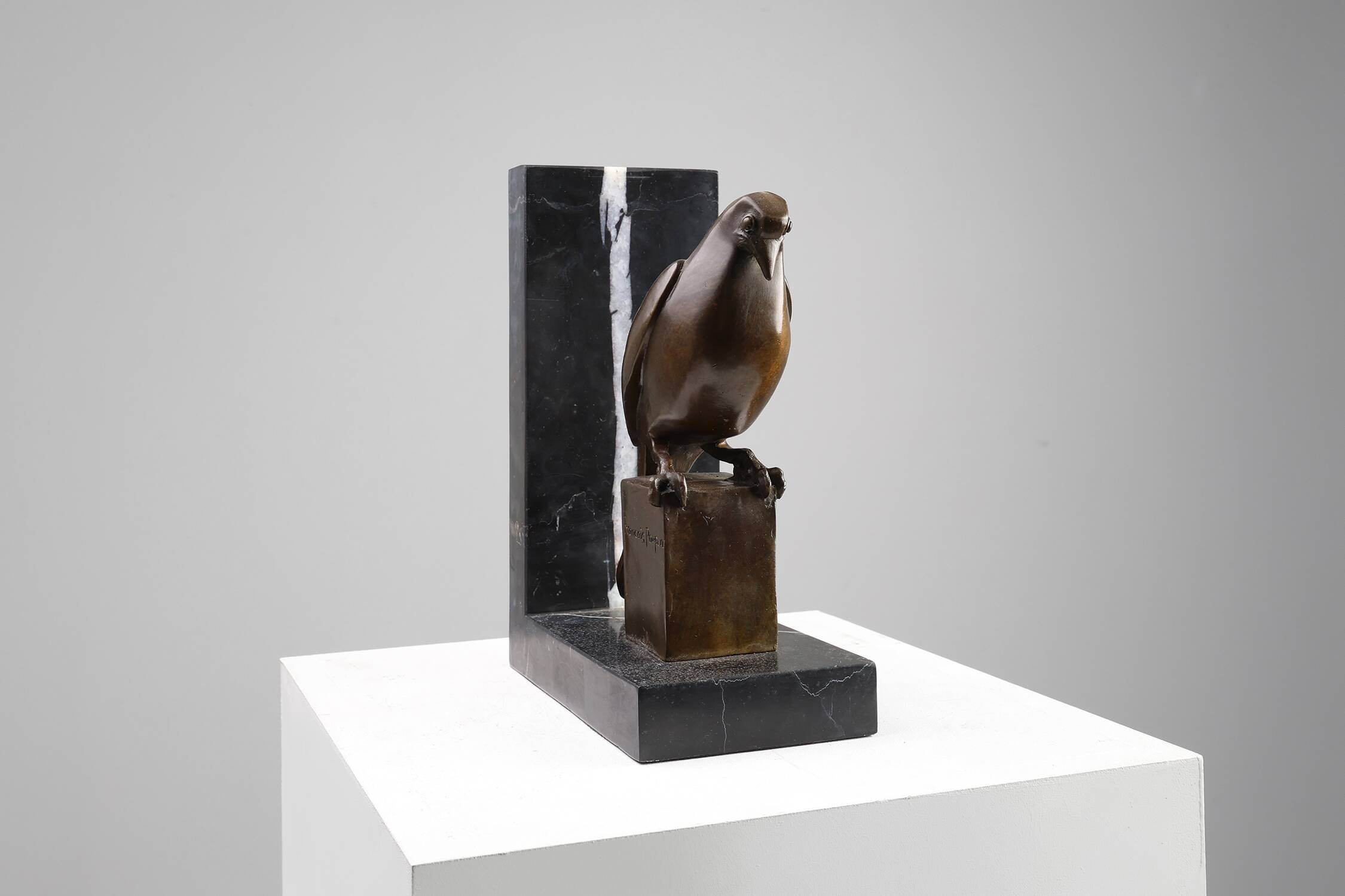 Faucon crécerelle en bronze par François Pompon, France vers 1930
