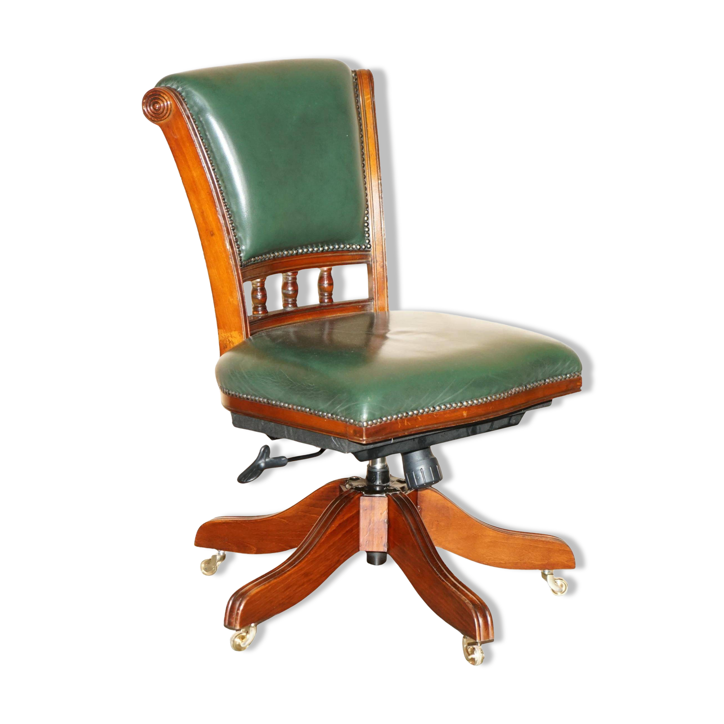 Modern captain's chair in leather, beech frame, adjustable.