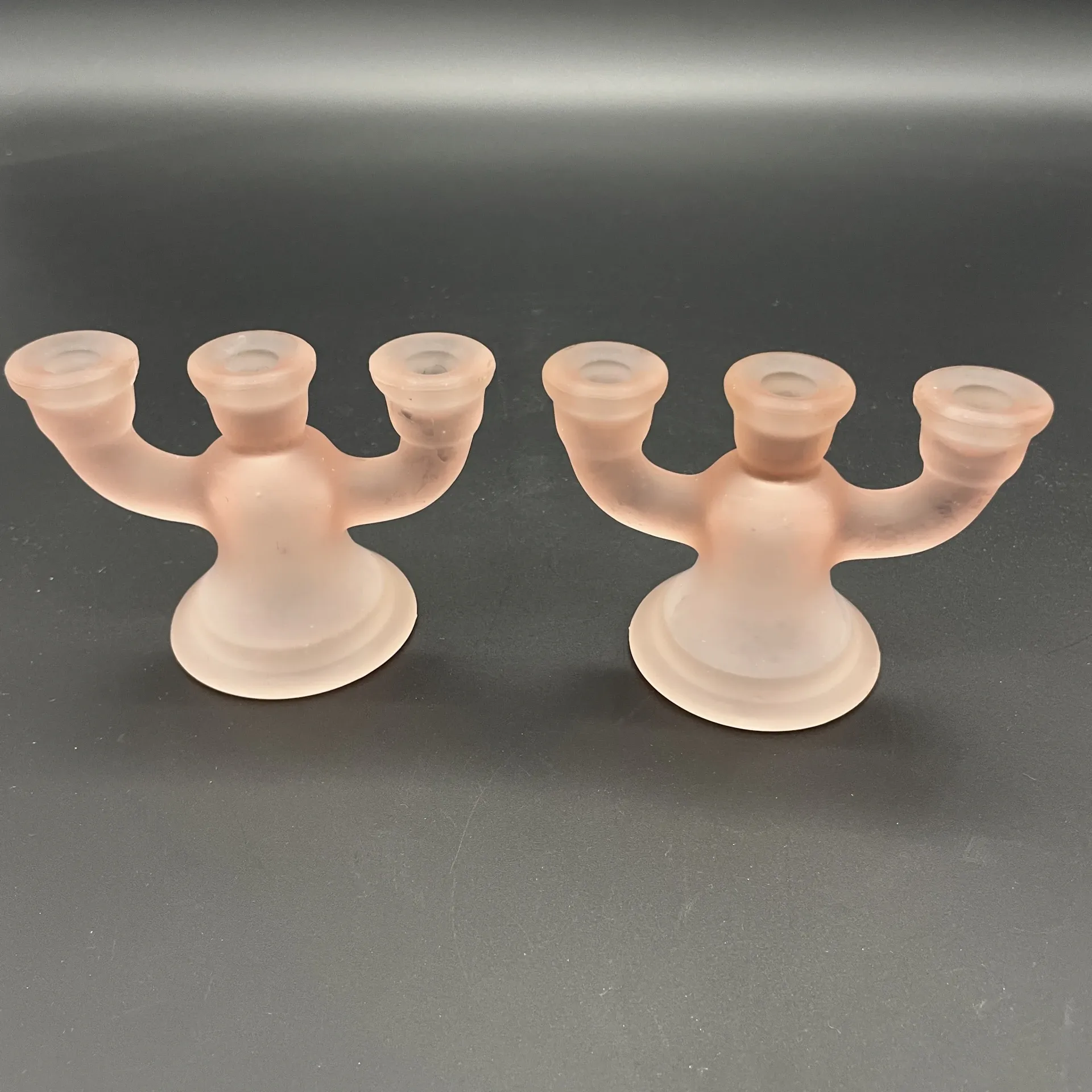 Pair of vintage three-branch candlesticks in satin pink glass – Sty