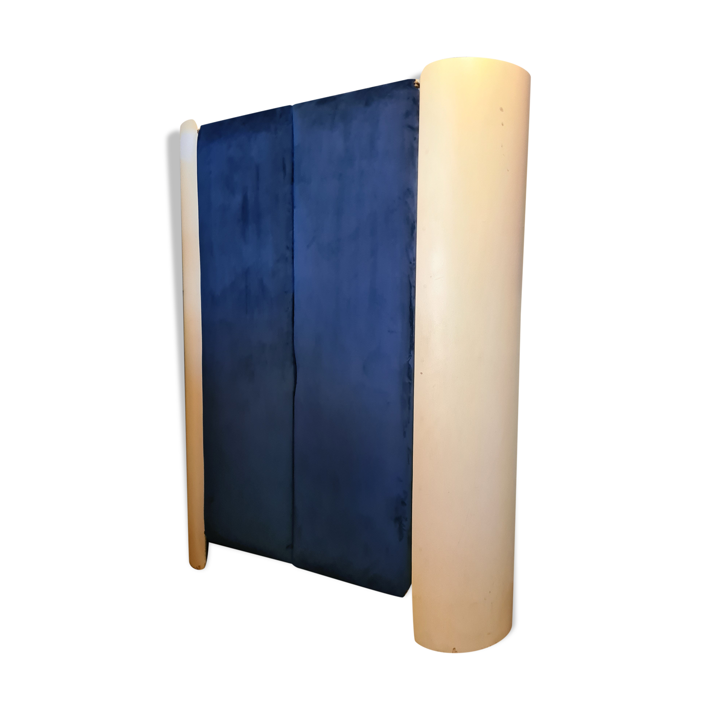 Armoire de jeune fille