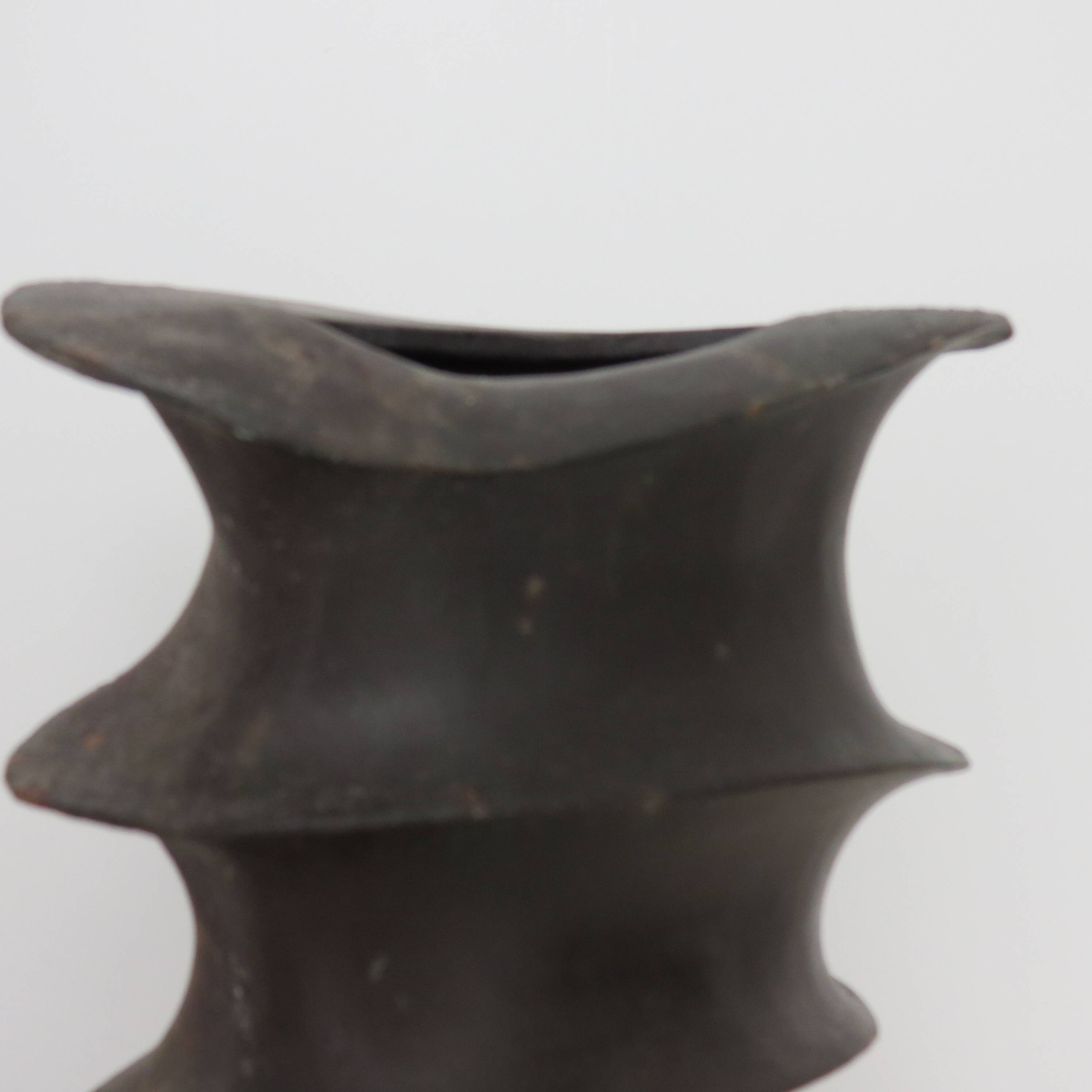 Vase sculptural de forme libre des années 1970