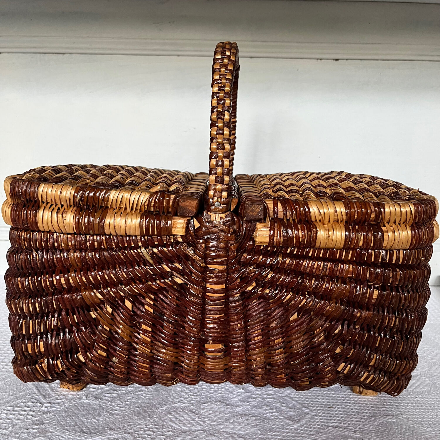 Basket with lids
