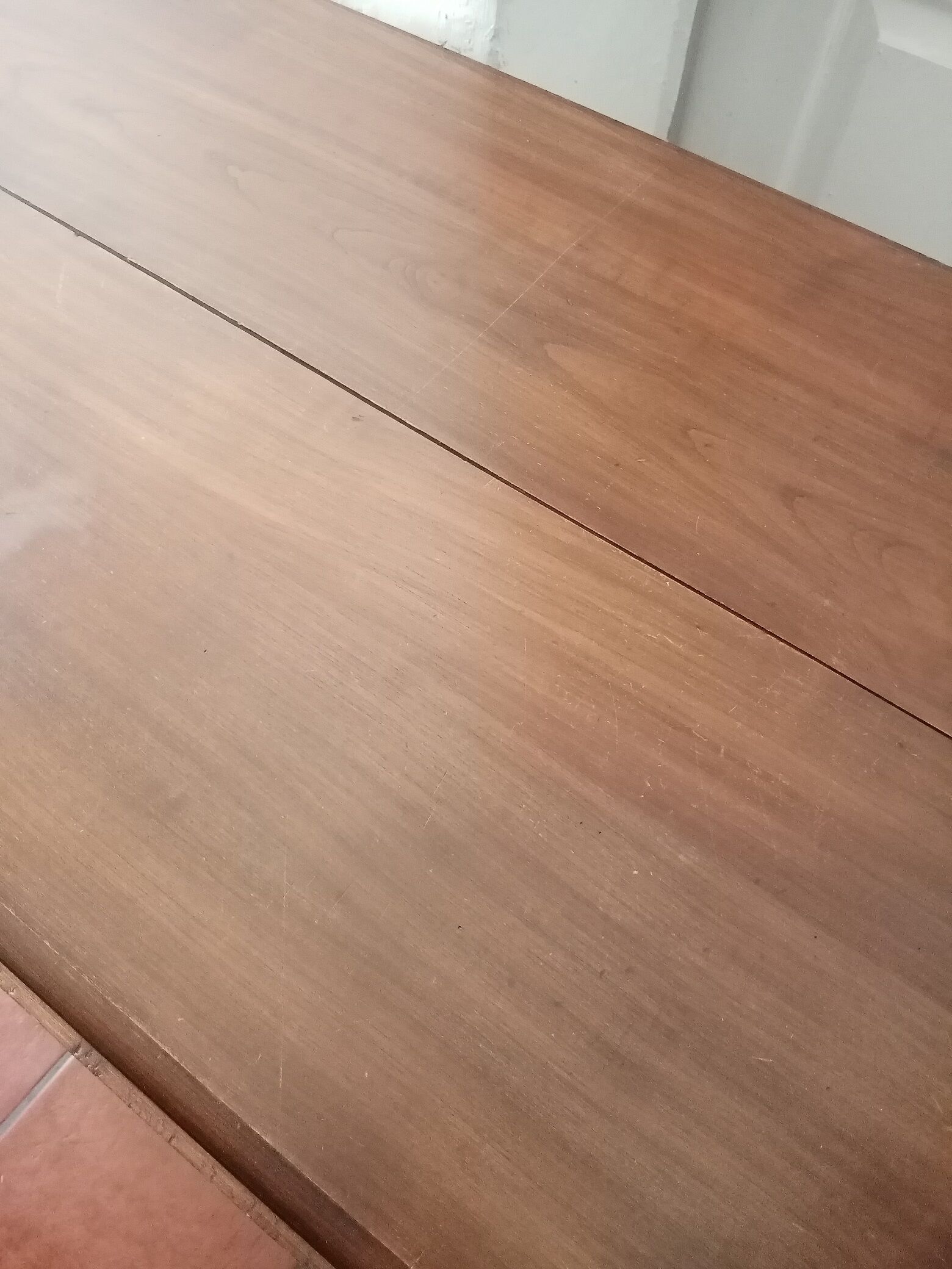 Round table falling at six feet with 3 extension total 2.25 meters