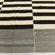Tapis Kilim vintage à rayures marron foncé et beige, 378 x 410 cm