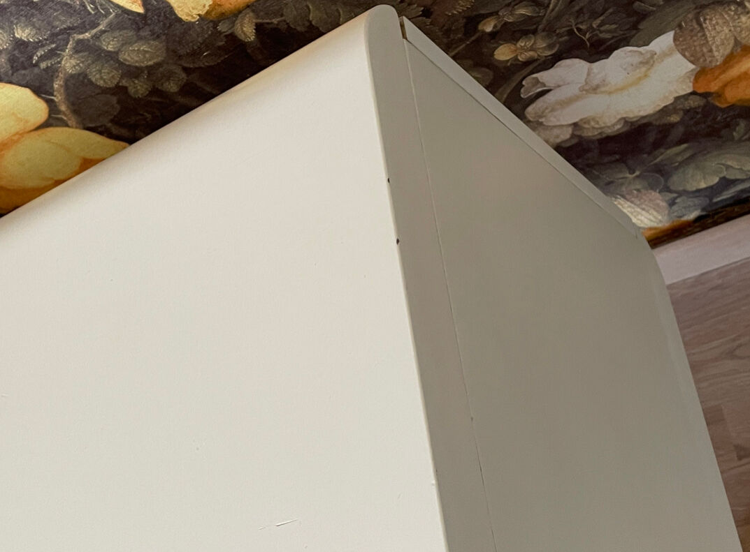 White laqué desk, year 70
