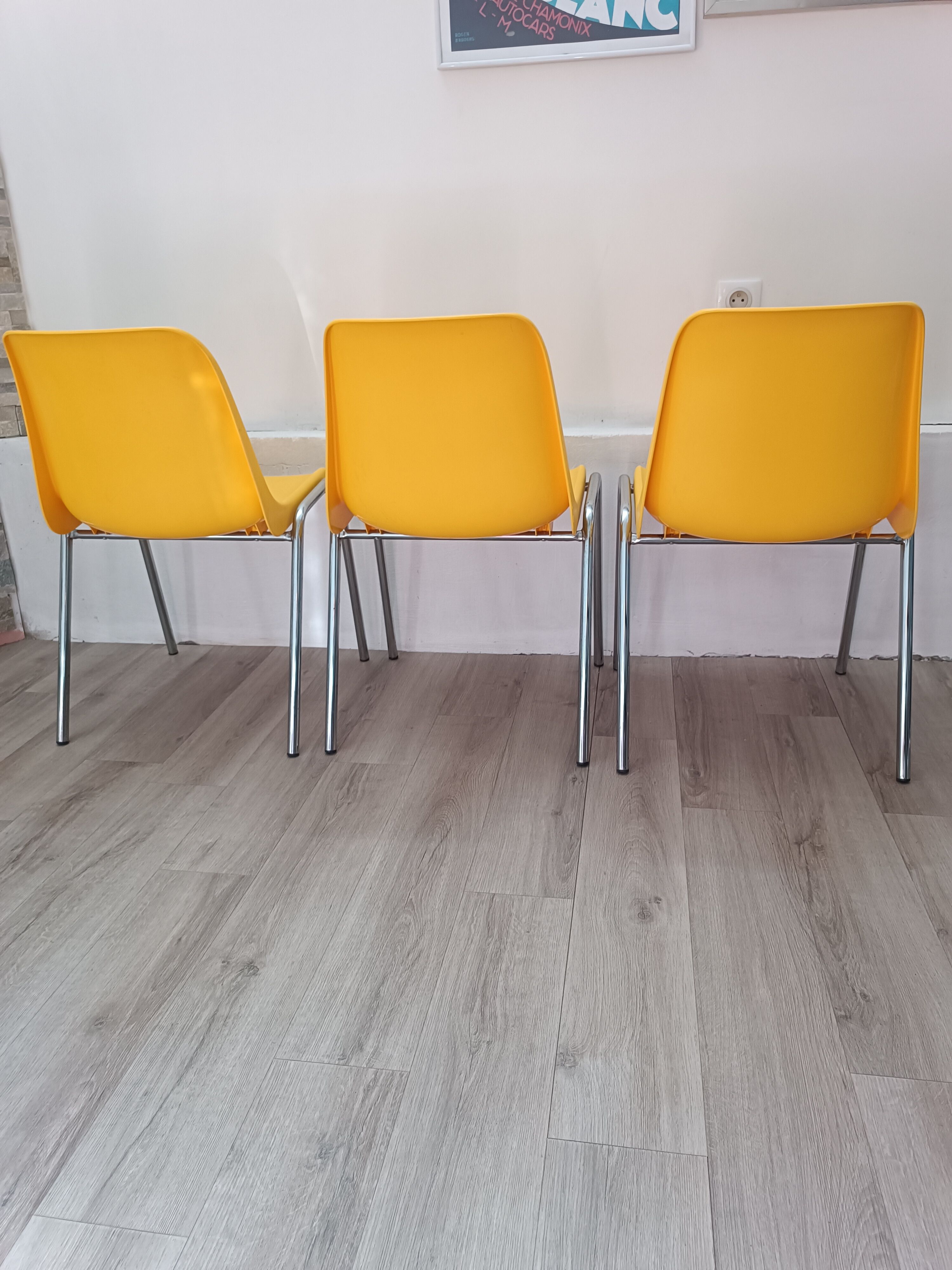 3 chaises Helene par Bericoplast