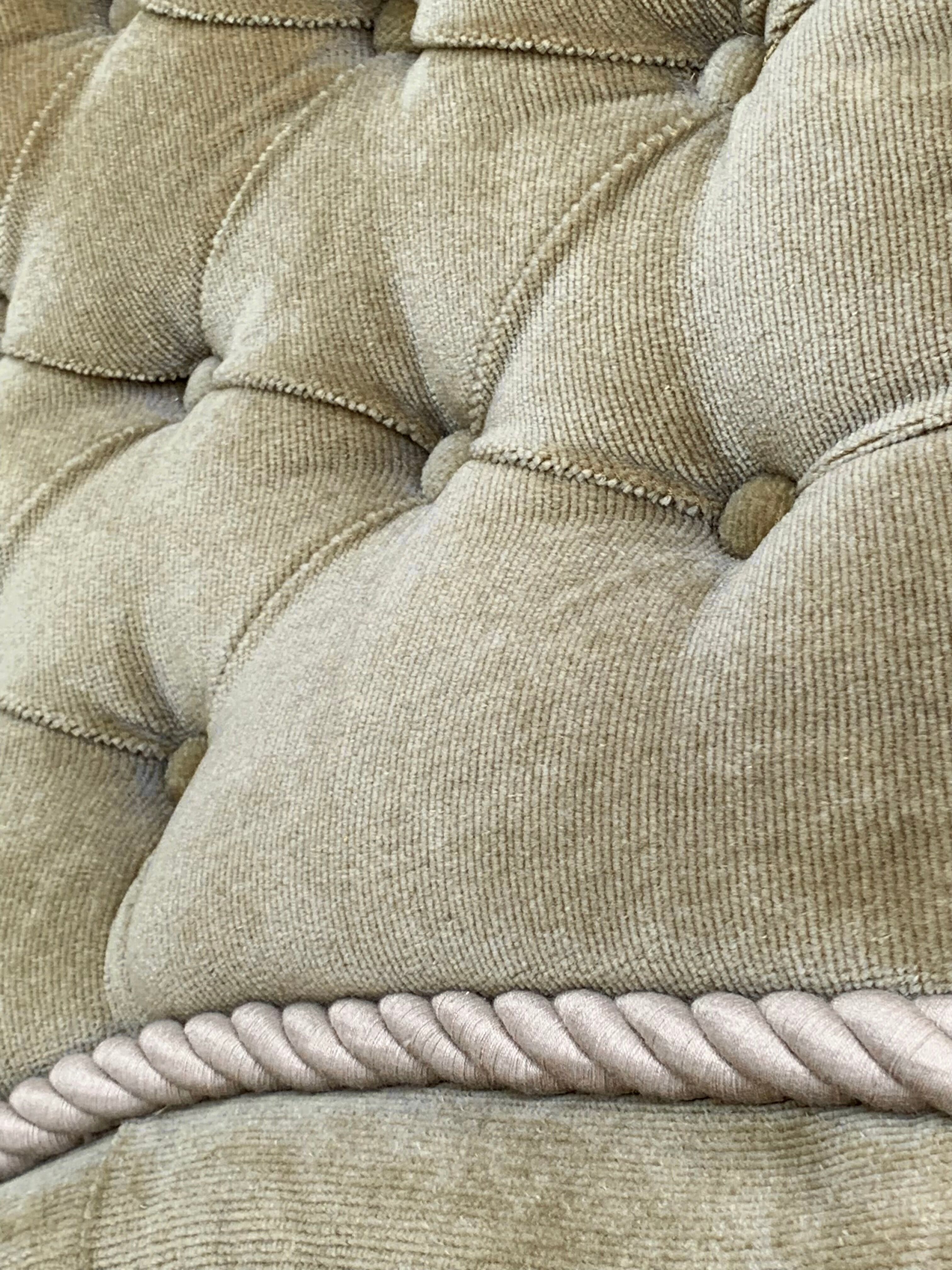 Padded velvet toad bench