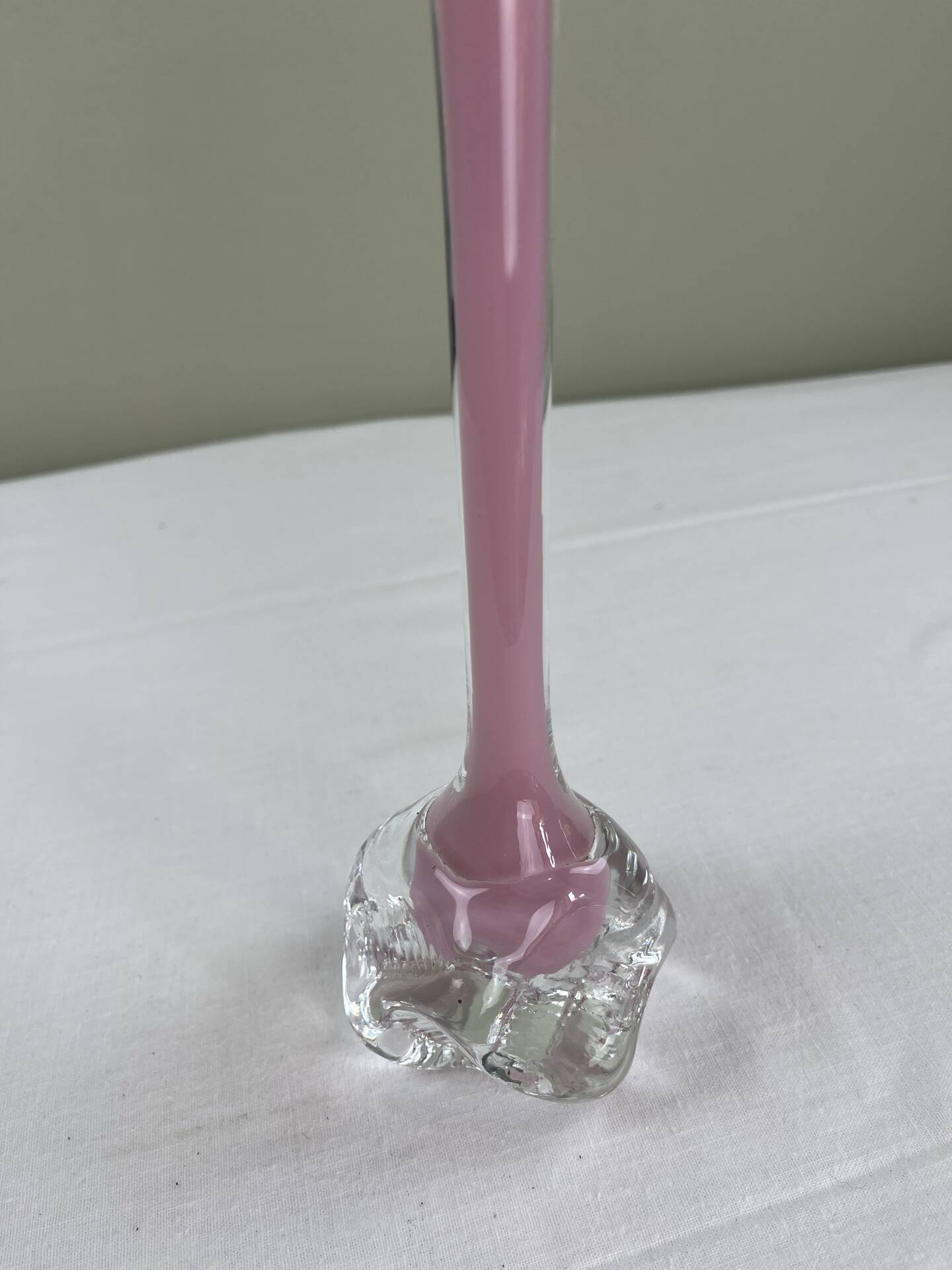 Sculptural glass soliflore in pink