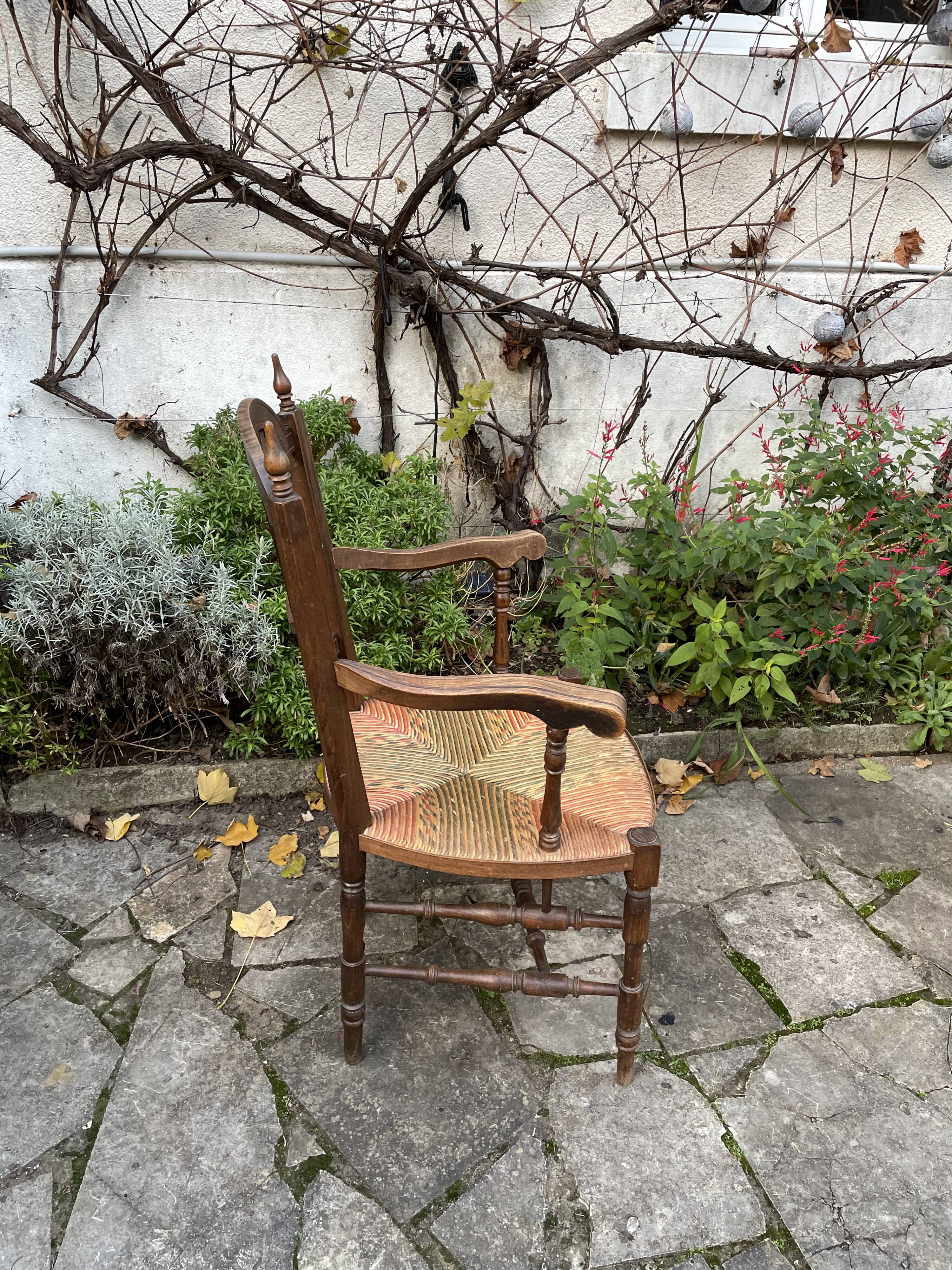 Mulched wooden armchair