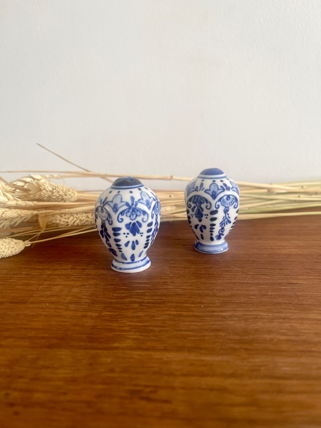 Salt and pepper shaker