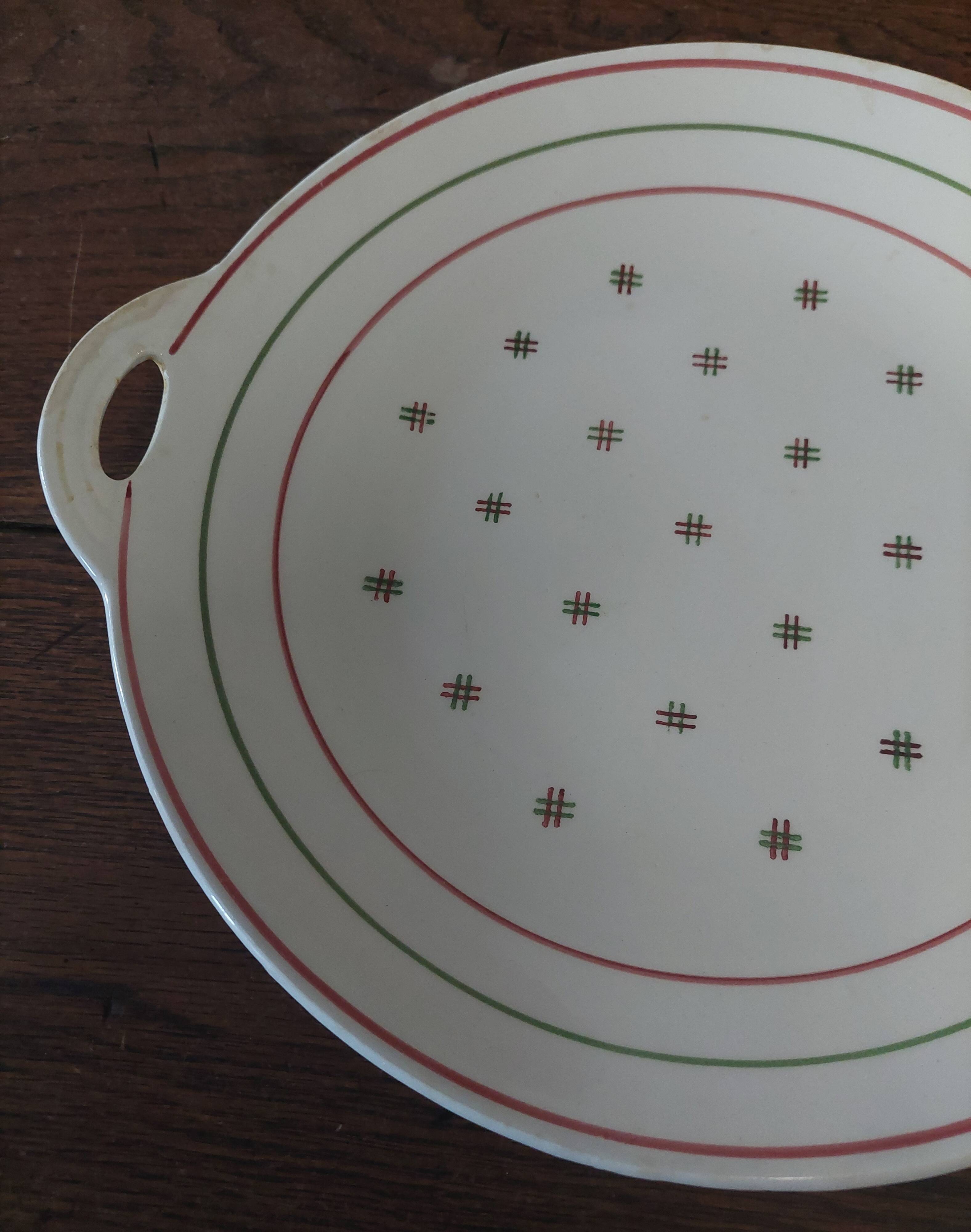 Round serving dish in iron earthenware, first half of the 20th century