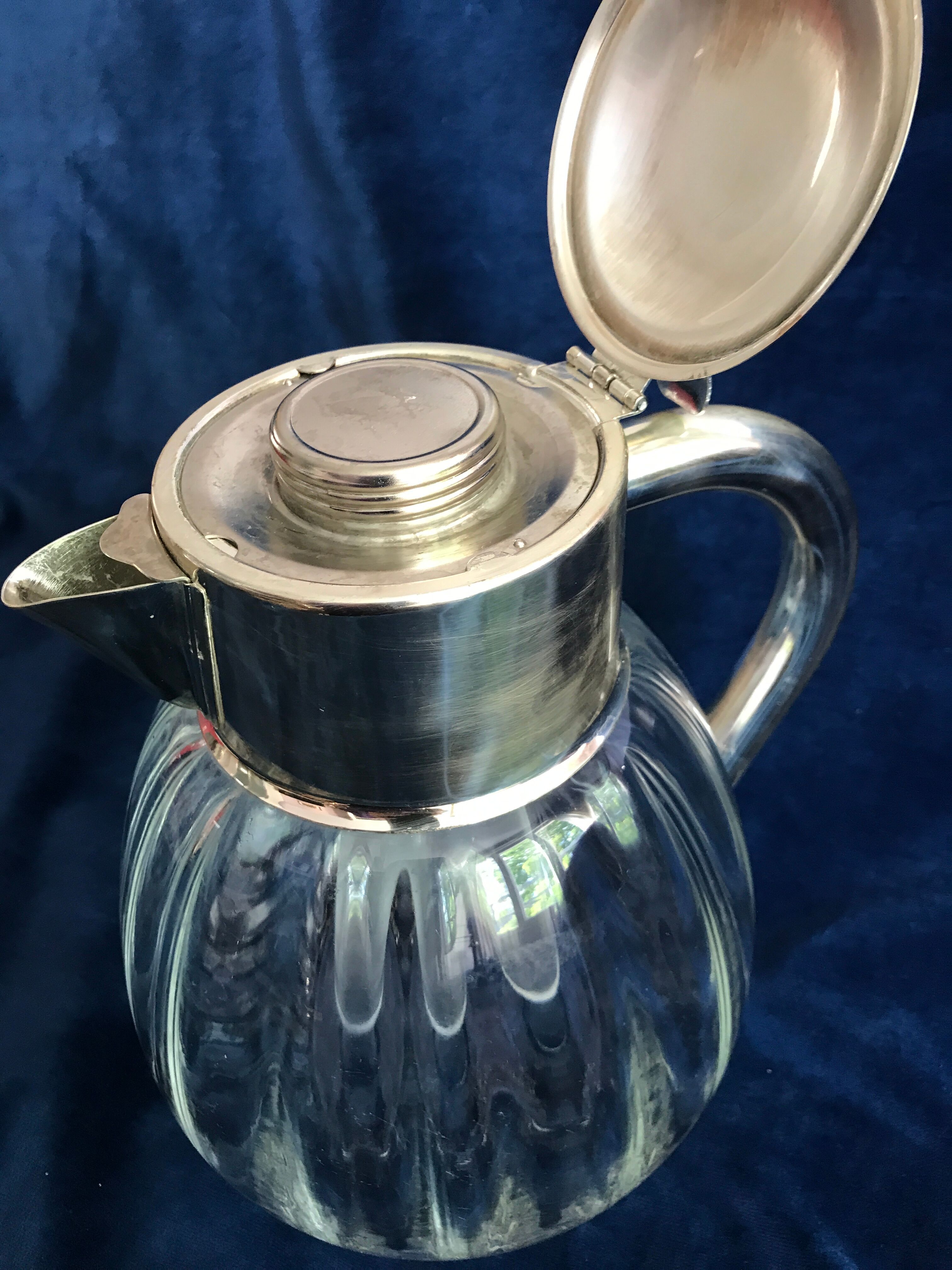 Large pitcher decanter with an ice cooler tube