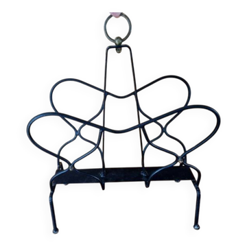 Attributed to Jacques Adnet (1900-1984) - Black lacquered metal magazine rack.