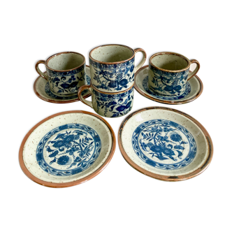Tasses et assiettes en grès à fleurs