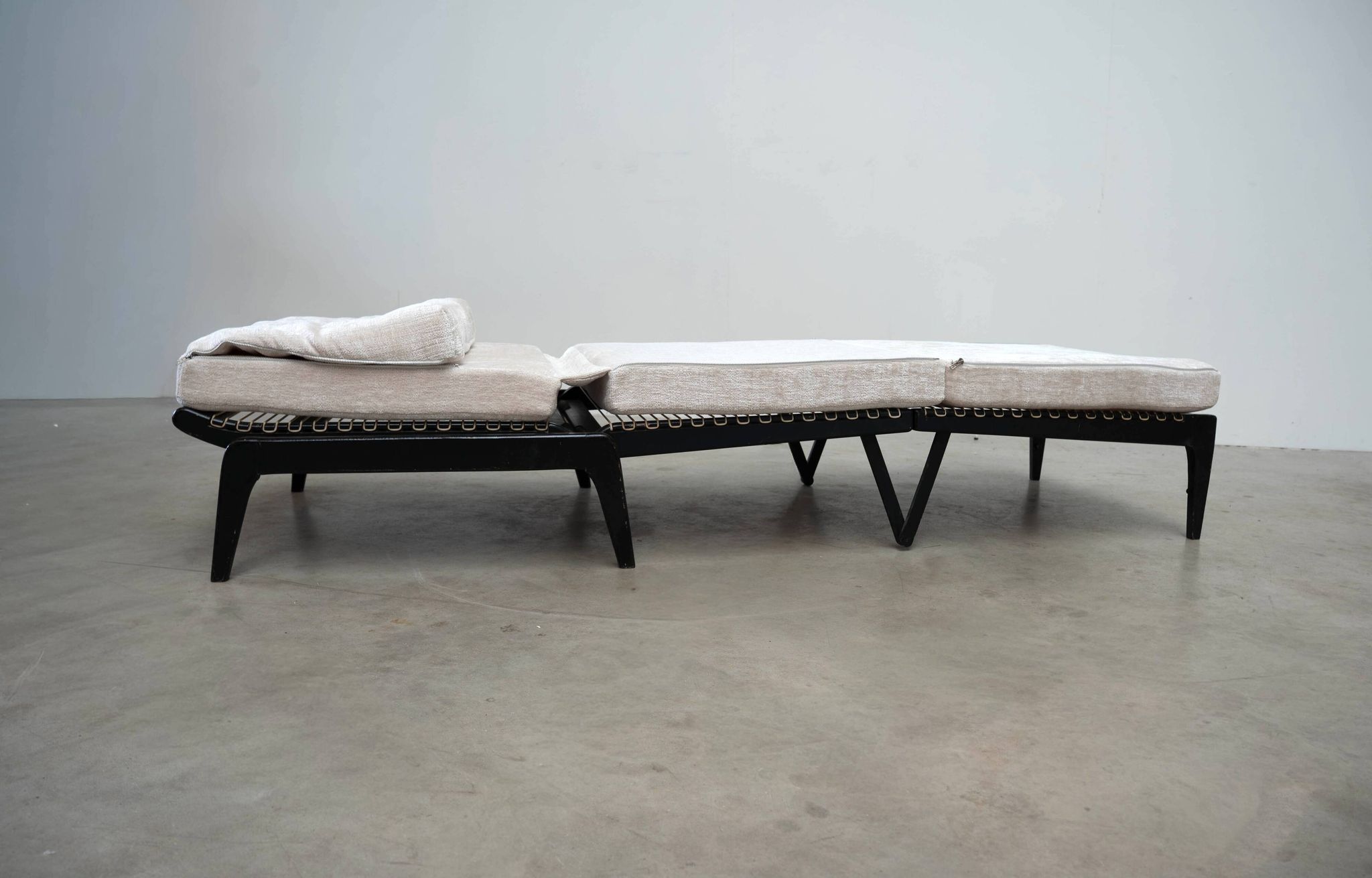 Dormeuse chaise longue / lit de jour par Georges Adrien Tigien