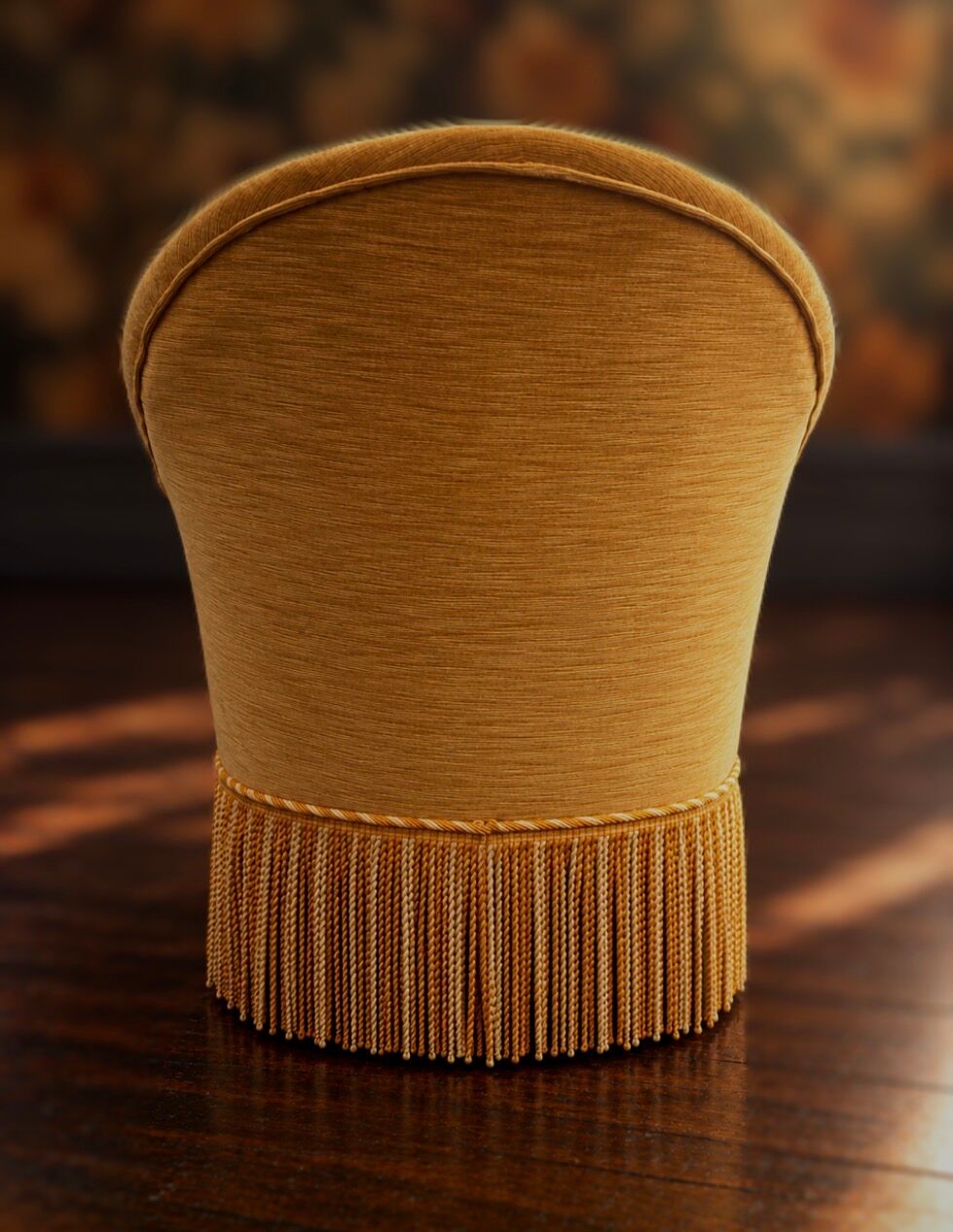 Napoleon III toad chair in mustard velvet – Solar elegance