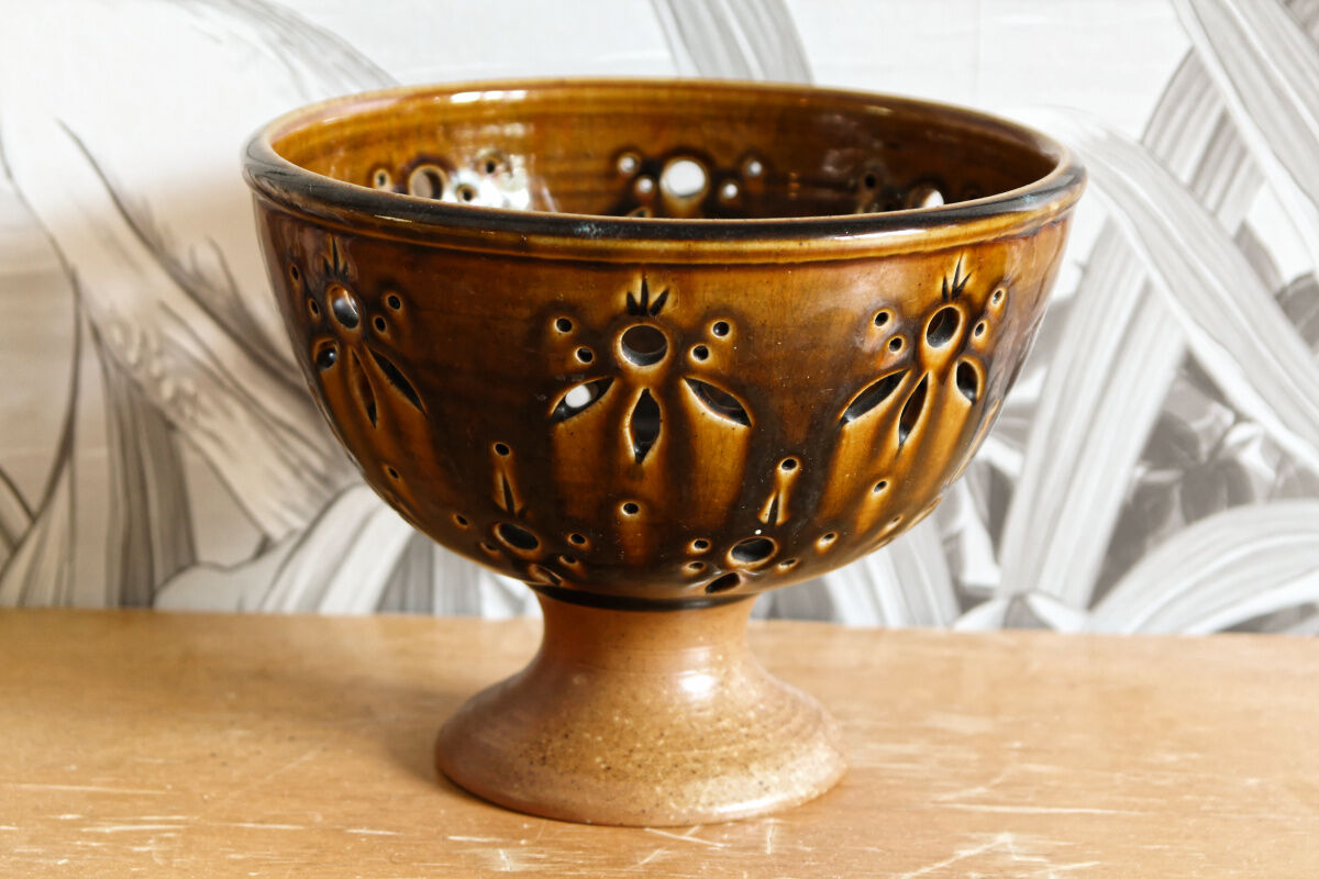 Openwork fruit cup