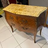 Commode galbé Louis XV