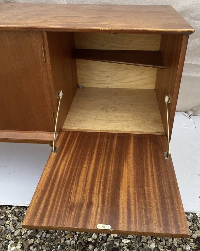 Mid-century Jentique sideboard / Long John in teak. Modern/retro/Danish vintage style.