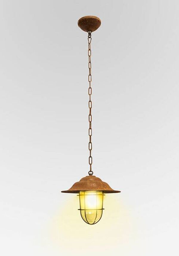 Petite lampe suspendue de style grange rouillée
