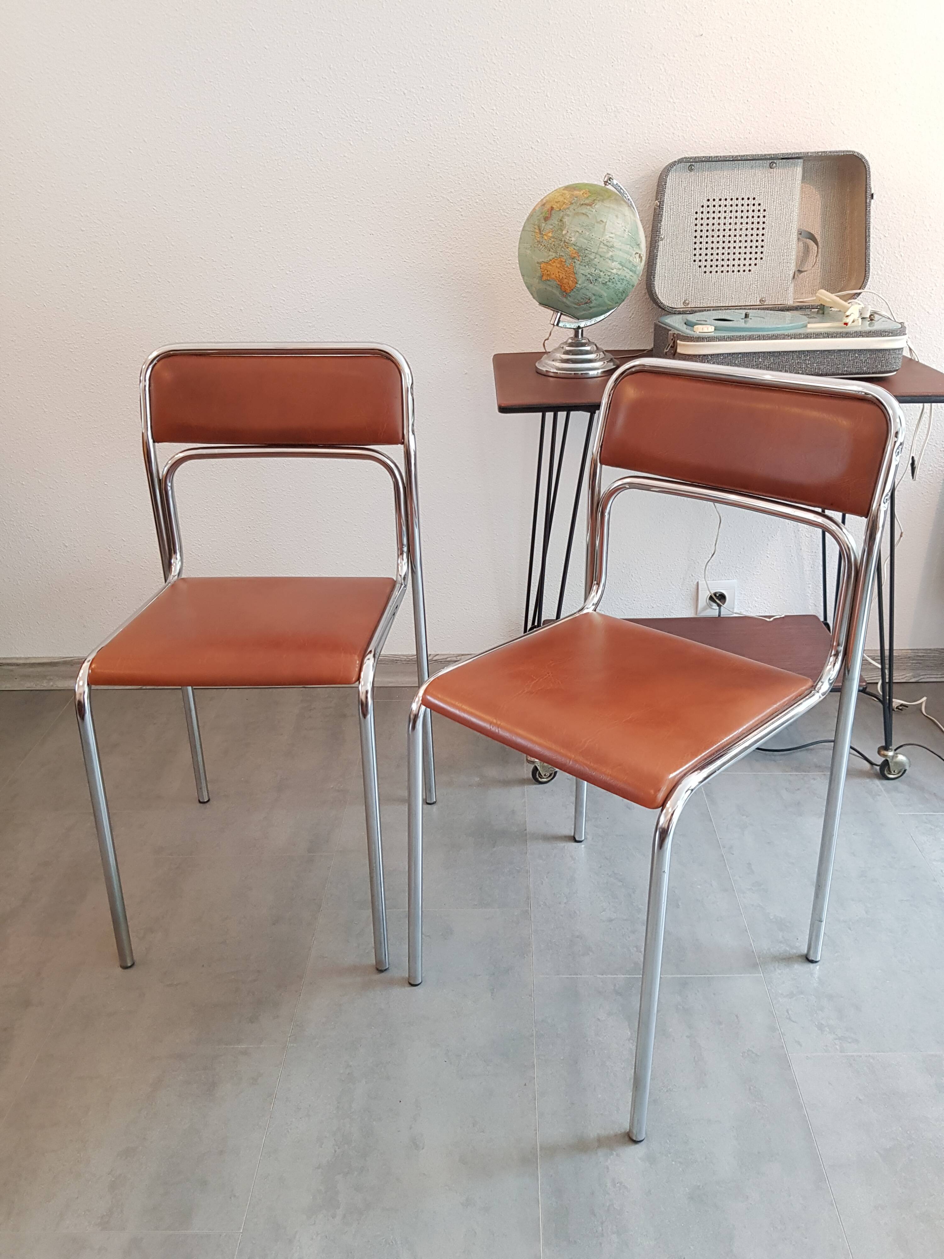 Paire de chaises chrome et skaï seventies