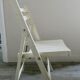 Chaise pliante en bois patine crème des années 70