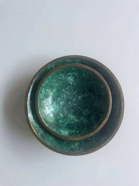 Bowls in natural malachite with brass edges - 1970s